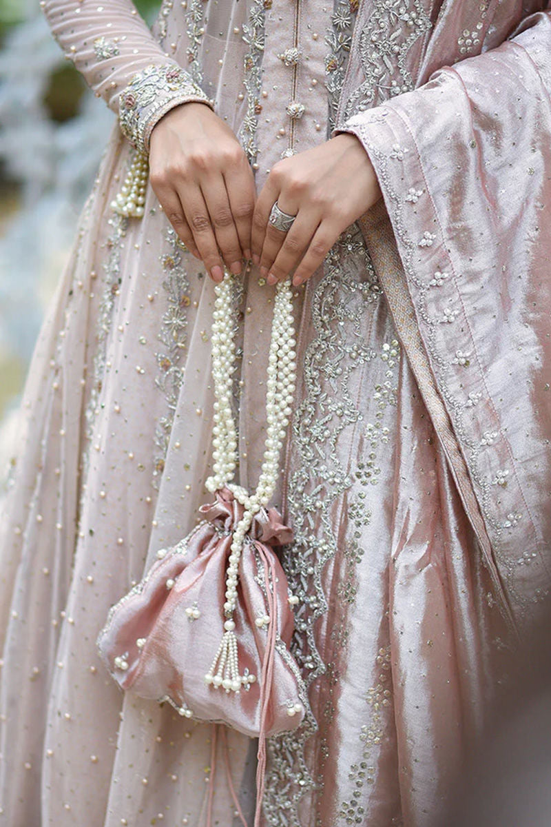 https://www.amnaarshad.pk/images/thumbs/0003626_alyana-kalidaar-bridal.jpeg