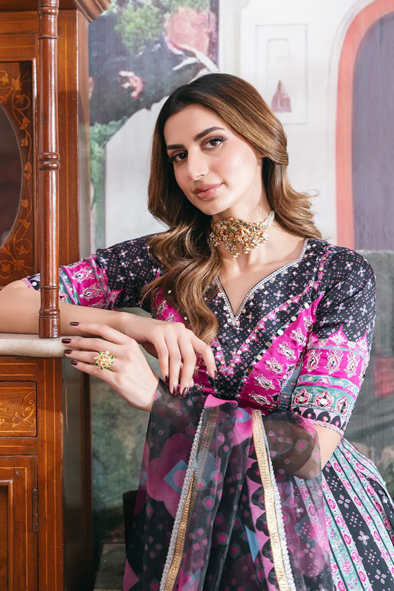 https://www.amnaarshad.pk/images/thumbs/0004036_leisha-shirt-and-dupatta.jpeg