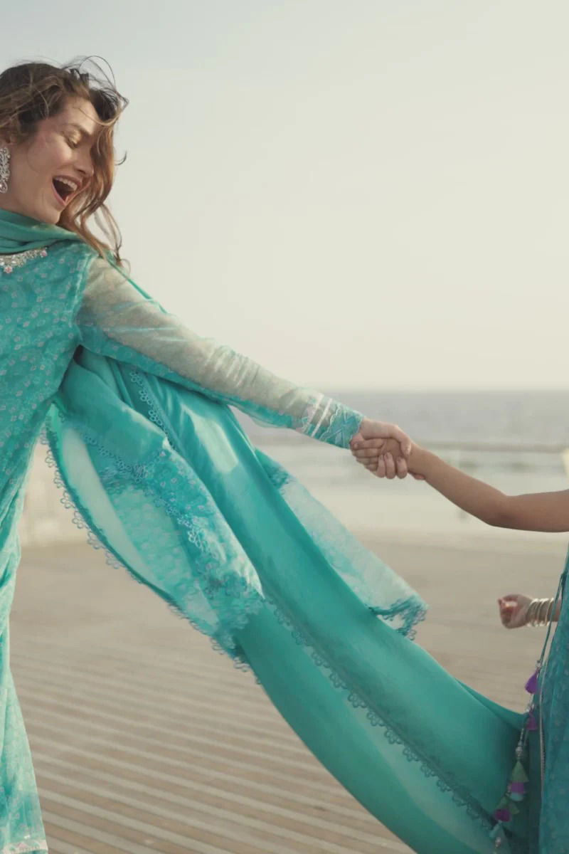 https://www.amnaarshad.pk/images/thumbs/0004082_luna-shirt-dupatta-and-pants.jpeg
