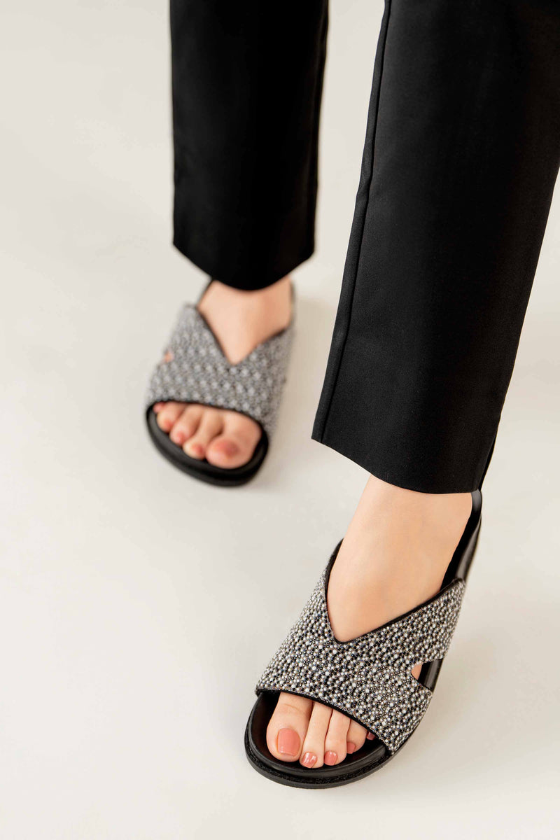 Black Chappal-440562903