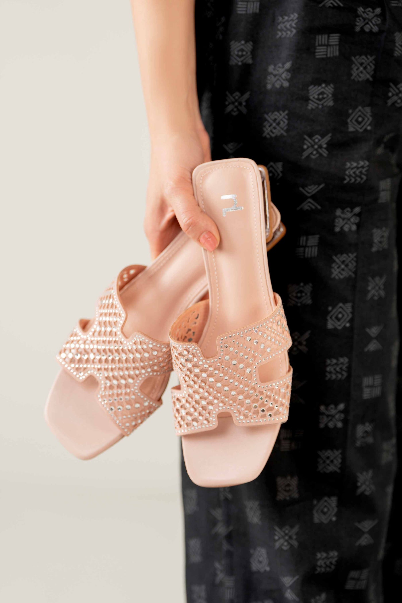 https://cdn.shopify.com/s/files/1/0534/2065/4791/files/000440653105-_1_e15313d3-0ac4-434b-ab5e-fd02961bea6b.jpg?v=1747385405