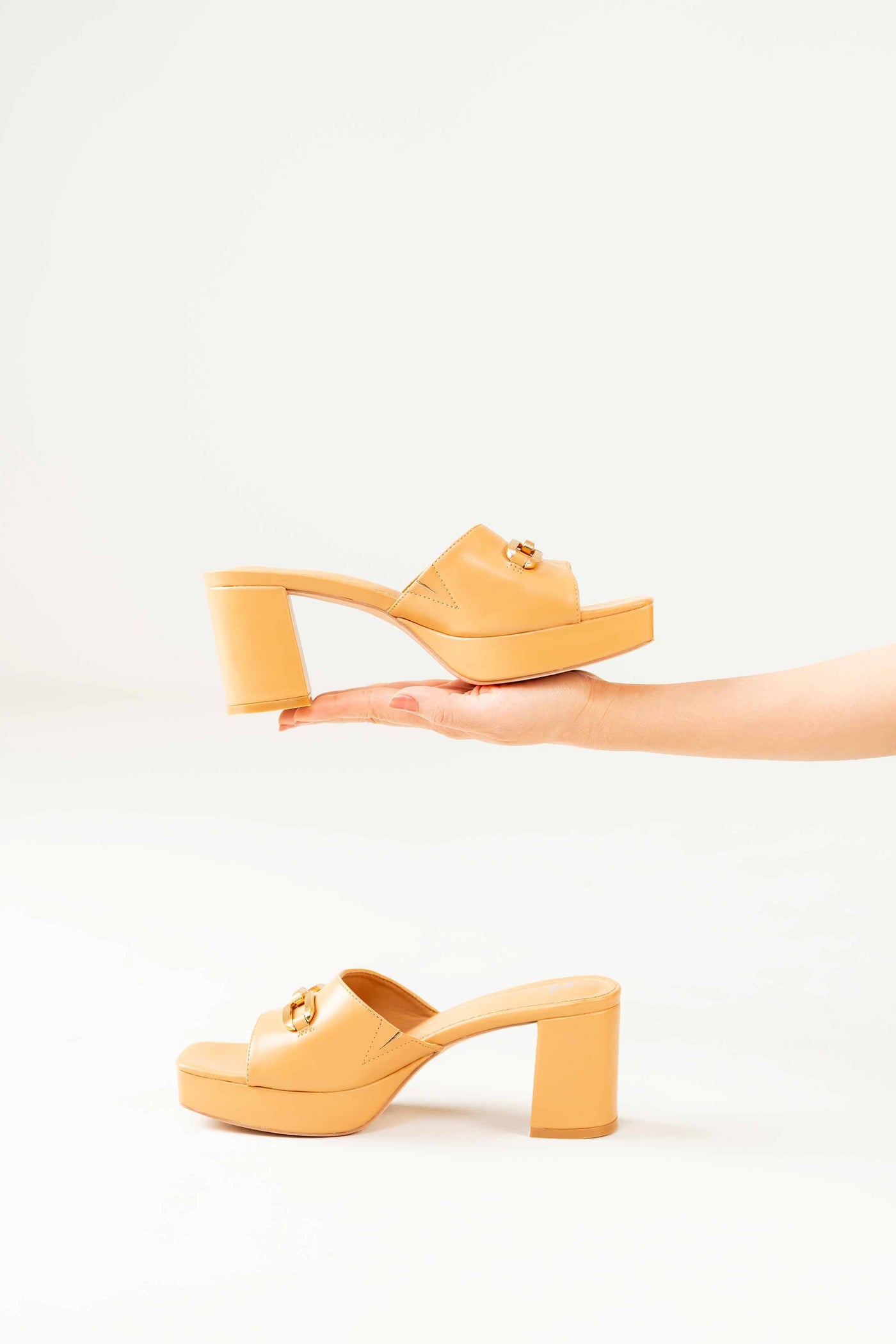 https://cdn.shopify.com/s/files/1/0534/2065/4791/files/000440693118-_1_35a4a980-f0a8-458a-b973-a35bb4972067.jpg?v=1747385396