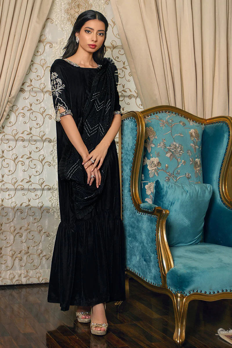 https://www.amnaarshad.pk/images/thumbs/0004408_lulu-black-saree-drape.jpeg