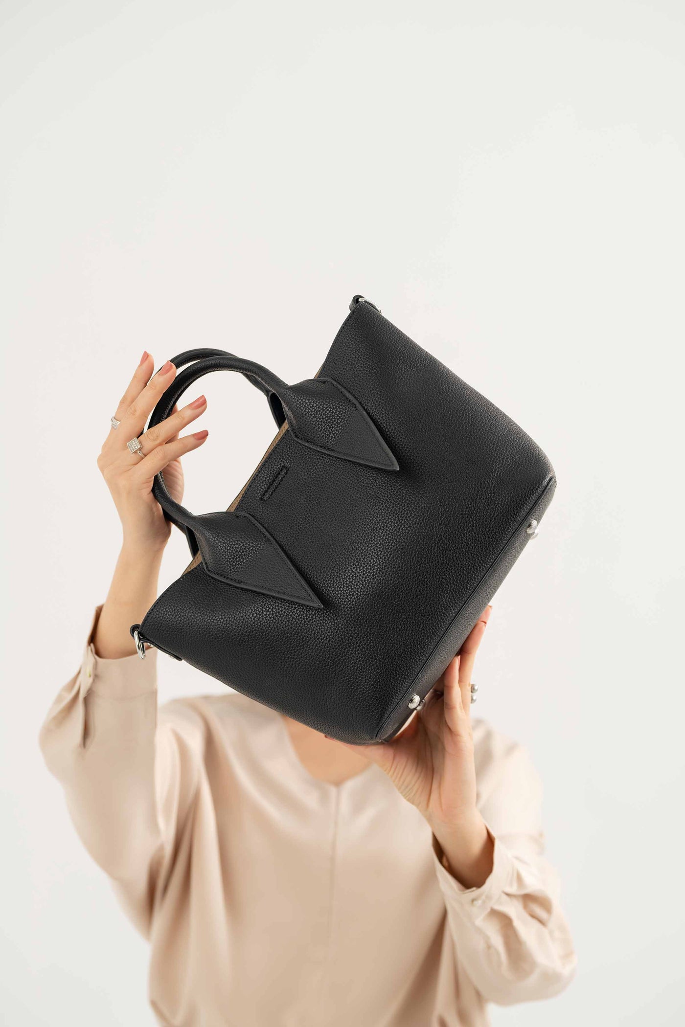 https://cdn.shopify.com/s/files/1/0534/2065/4791/files/000440972103-_4_5011df87-461d-4052-916e-666769805c72.jpg?v=1747385532