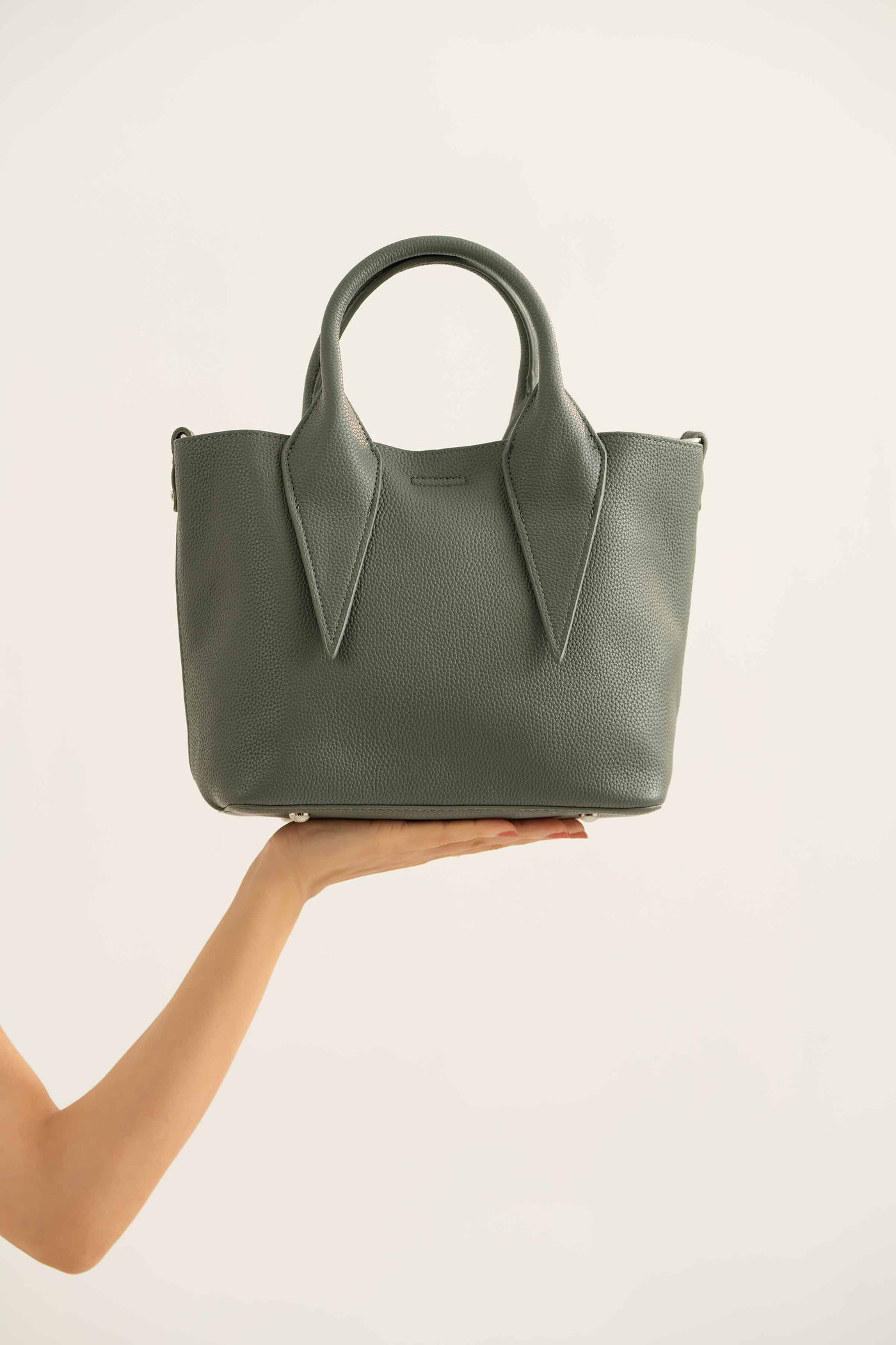 https://cdn.shopify.com/s/files/1/0534/2065/4791/files/000440972104-_4_3e5ec110-f70c-4b21-bc60-ec8357be83ce.jpg?v=1747385517