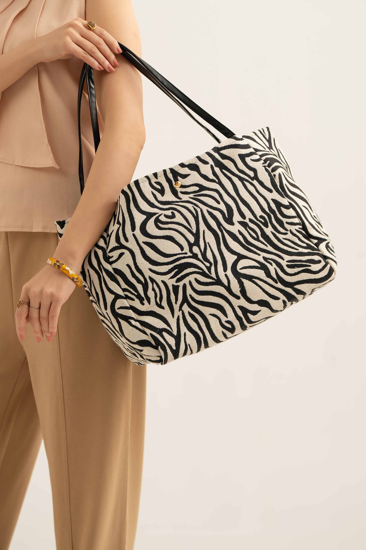 https://cdn.shopify.com/s/files/1/0534/2065/4791/files/000441222112-_2_ec07ee32-e15a-4a20-b2d4-af474df6ee6a.jpg?v=1747385558