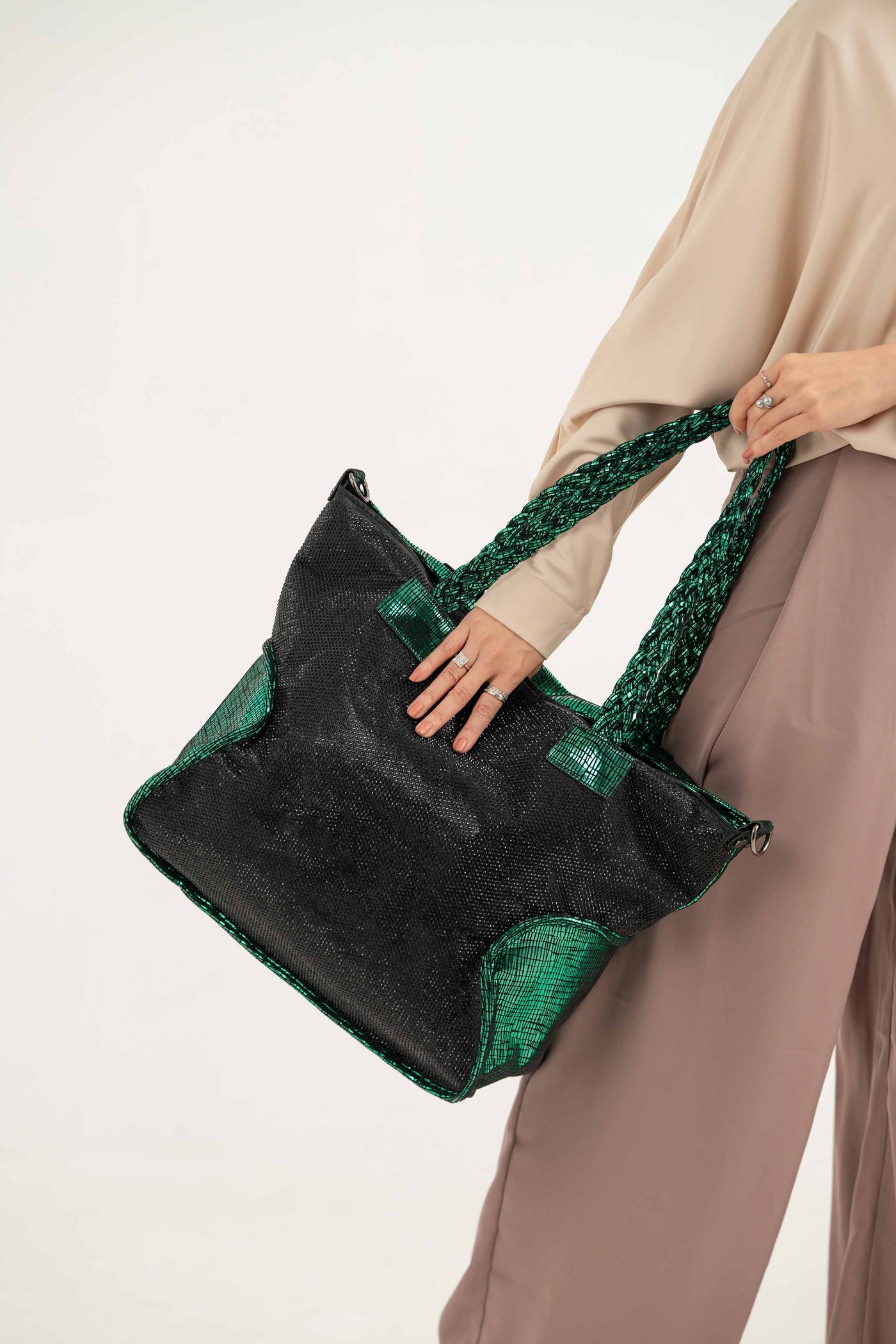 https://cdn.shopify.com/s/files/1/0534/2065/4791/files/000441252104-_3_00007799-7818-4778-81f5-dadd47fb7d2b.jpg?v=1747385560