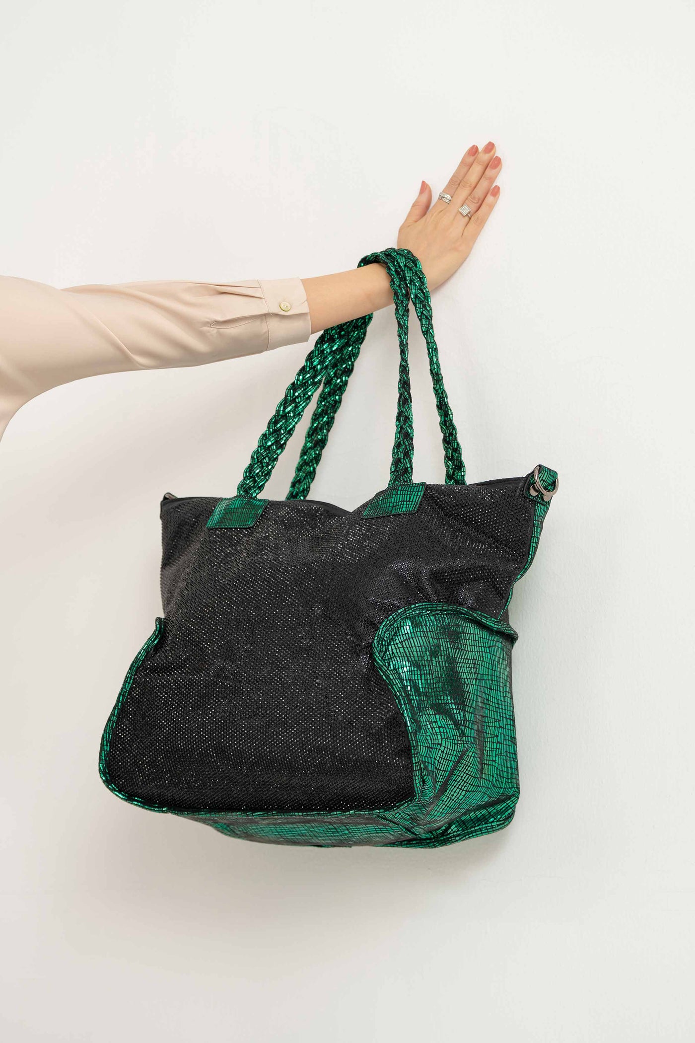 https://cdn.shopify.com/s/files/1/0534/2065/4791/files/000441252104-_4_f0ab916b-30ab-4085-905c-61caea551a38.jpg?v=1747385560