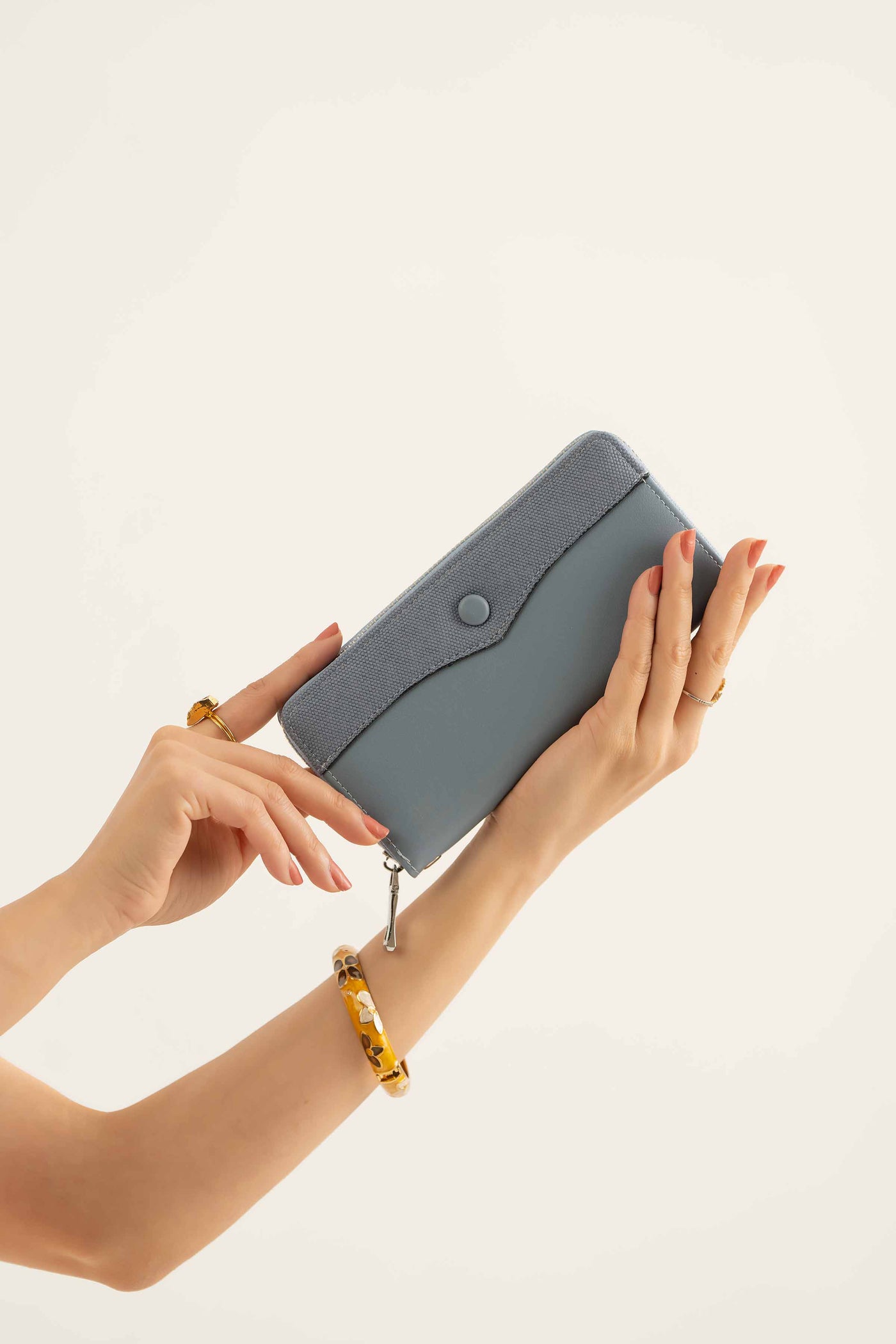 https://cdn.shopify.com/s/files/1/0534/2065/4791/files/000441322108-_2_26bd94da-9d8b-4059-b23b-9d0ea1a5b684.jpg?v=1747385451