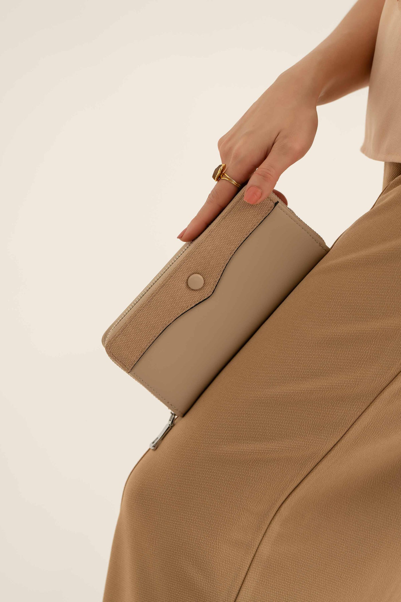 https://cdn.shopify.com/s/files/1/0534/2065/4791/files/000441322118-_1_68b7b614-1d4a-4f37-95f0-42d9e26fd51a.jpg?v=1747385455