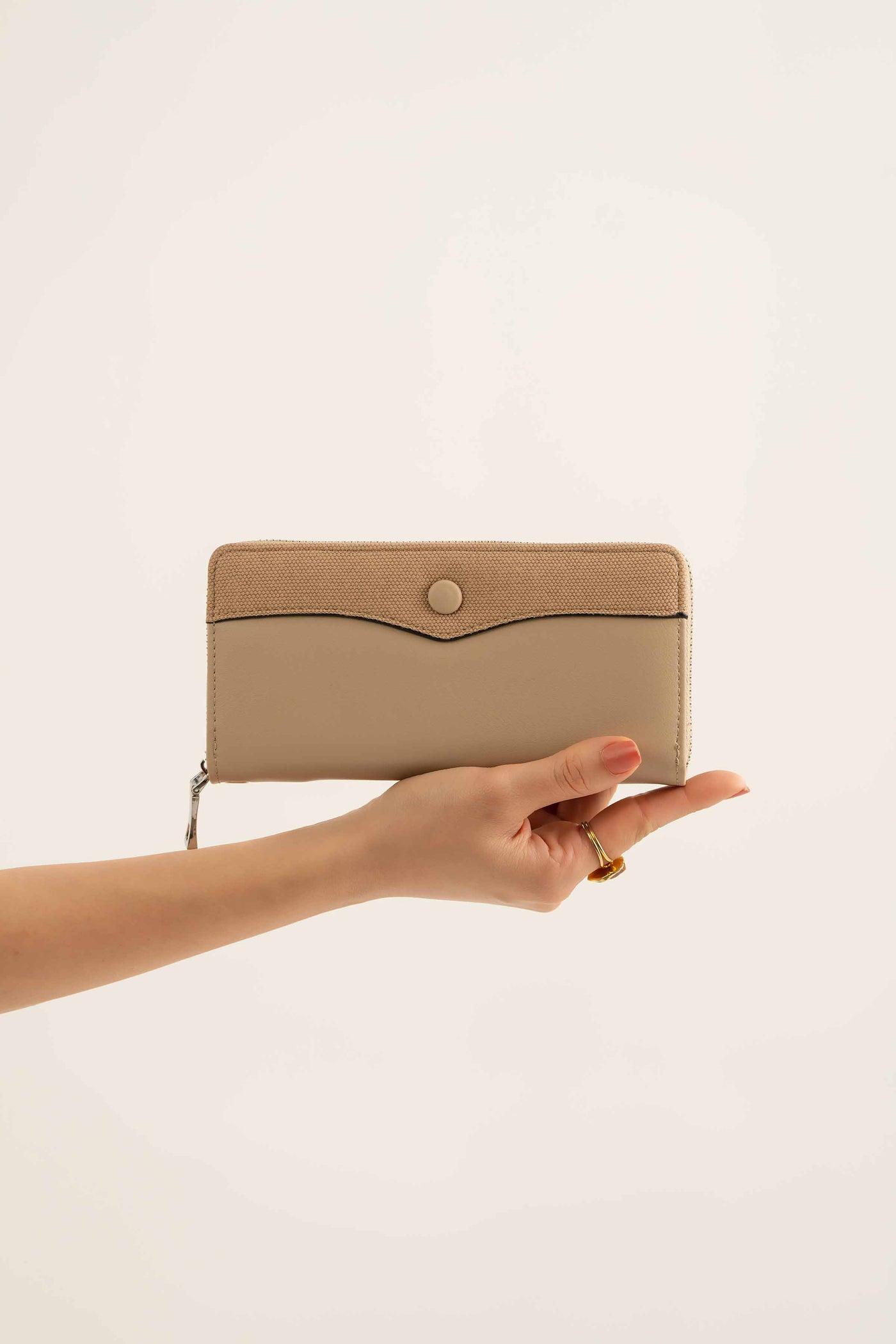 https://cdn.shopify.com/s/files/1/0534/2065/4791/files/000441322118-_3_2ae33283-8c2e-4acb-bd9b-273cff4bfc12.jpg?v=1747385455