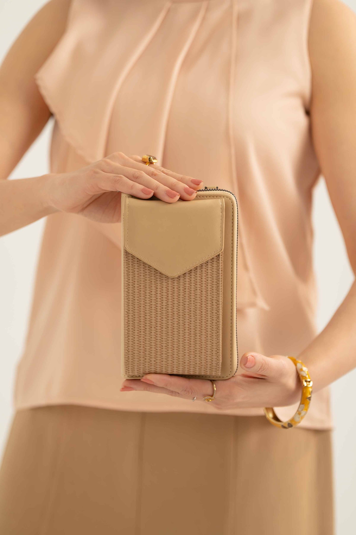 https://cdn.shopify.com/s/files/1/0534/2065/4791/files/000441342118-_2_c53c00b2-603c-4be9-b267-b4ca4060883f.jpg?v=1747385557
