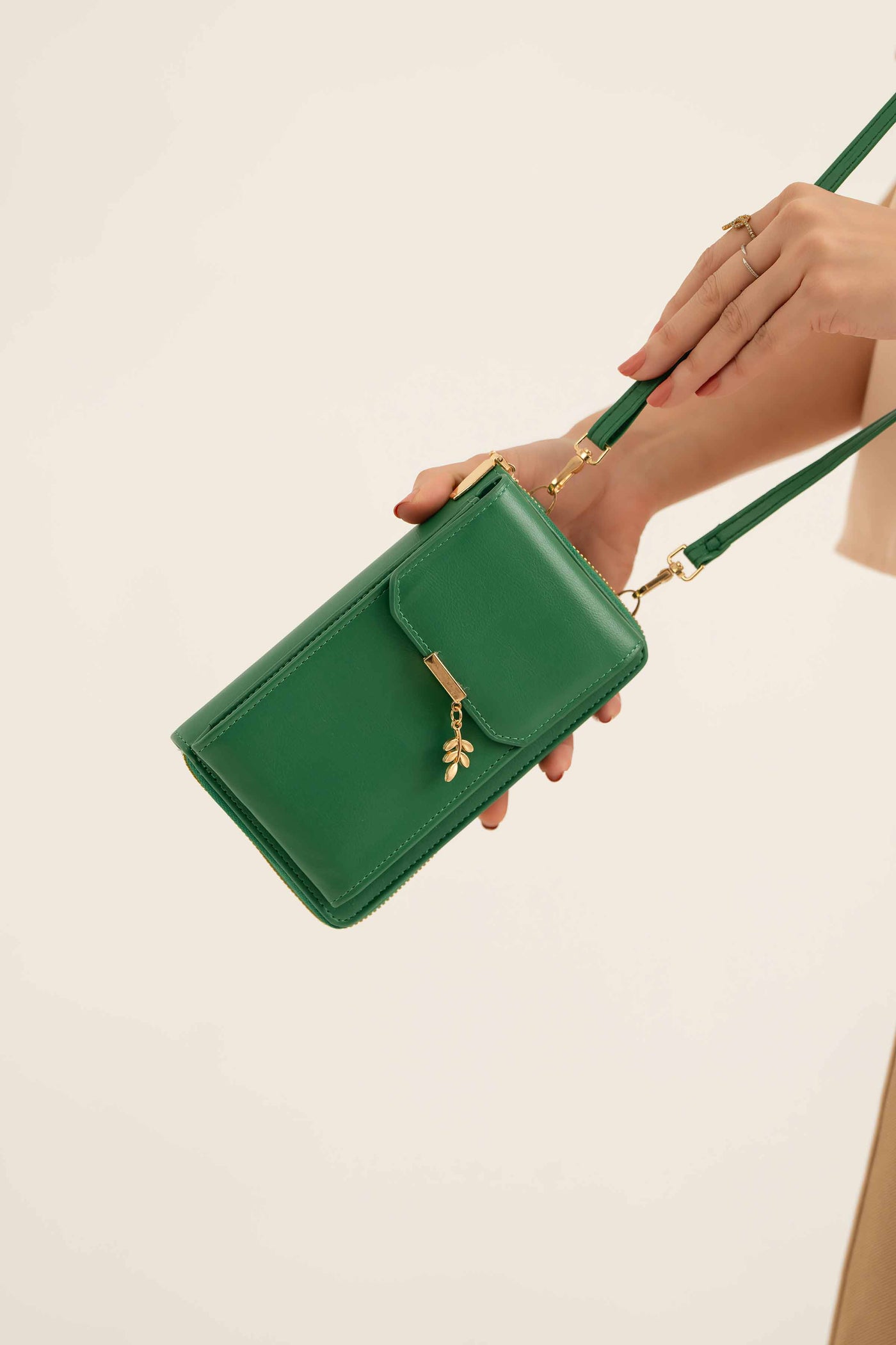 https://cdn.shopify.com/s/files/1/0534/2065/4791/files/000441352104-_1_d5b657d2-1142-4124-a219-8f5653ac34cc.jpg?v=1747385546