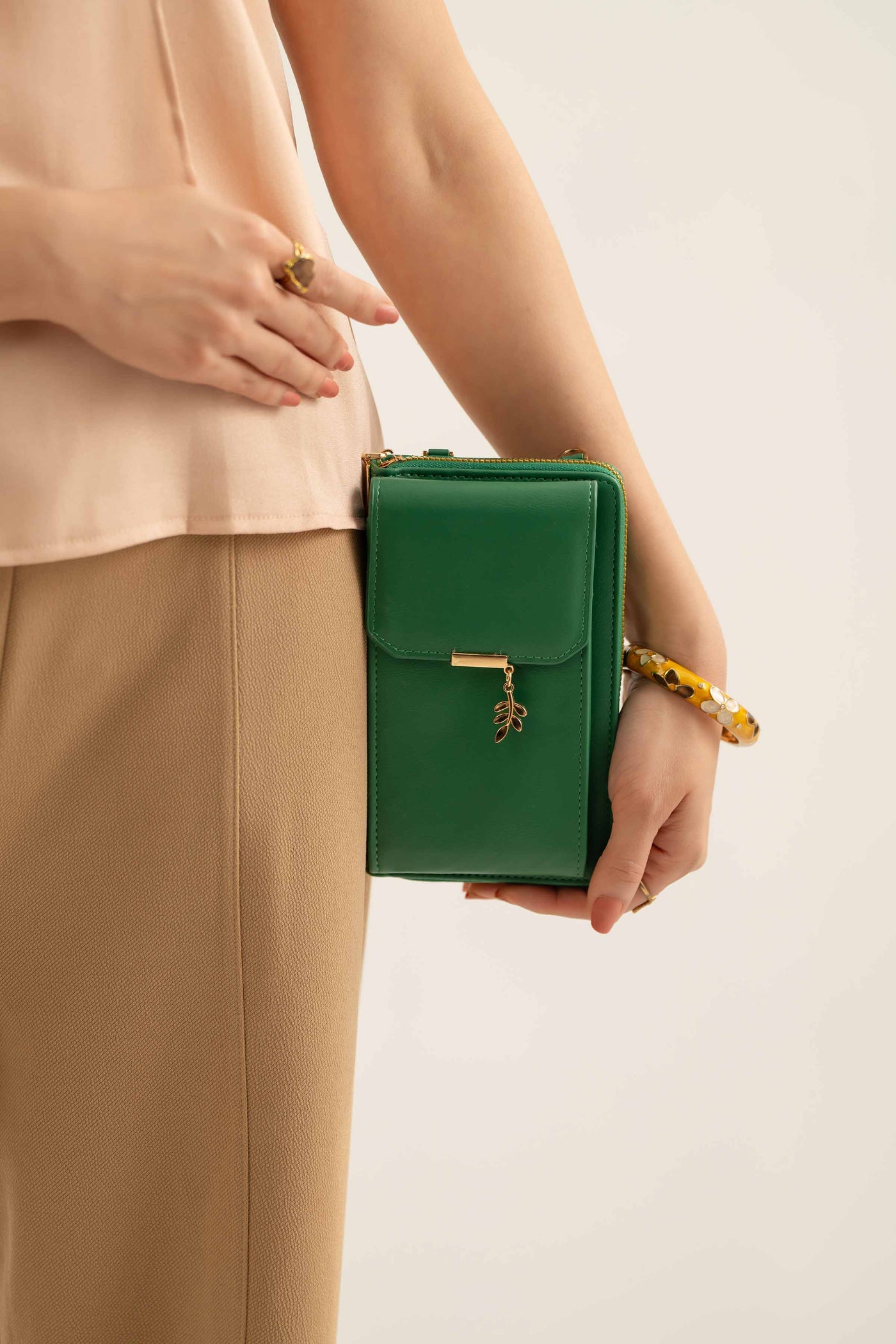 https://cdn.shopify.com/s/files/1/0534/2065/4791/files/000441352104-_3_4499baaa-1a49-4d5d-843a-00c35b3b6e31.jpg?v=1747385546