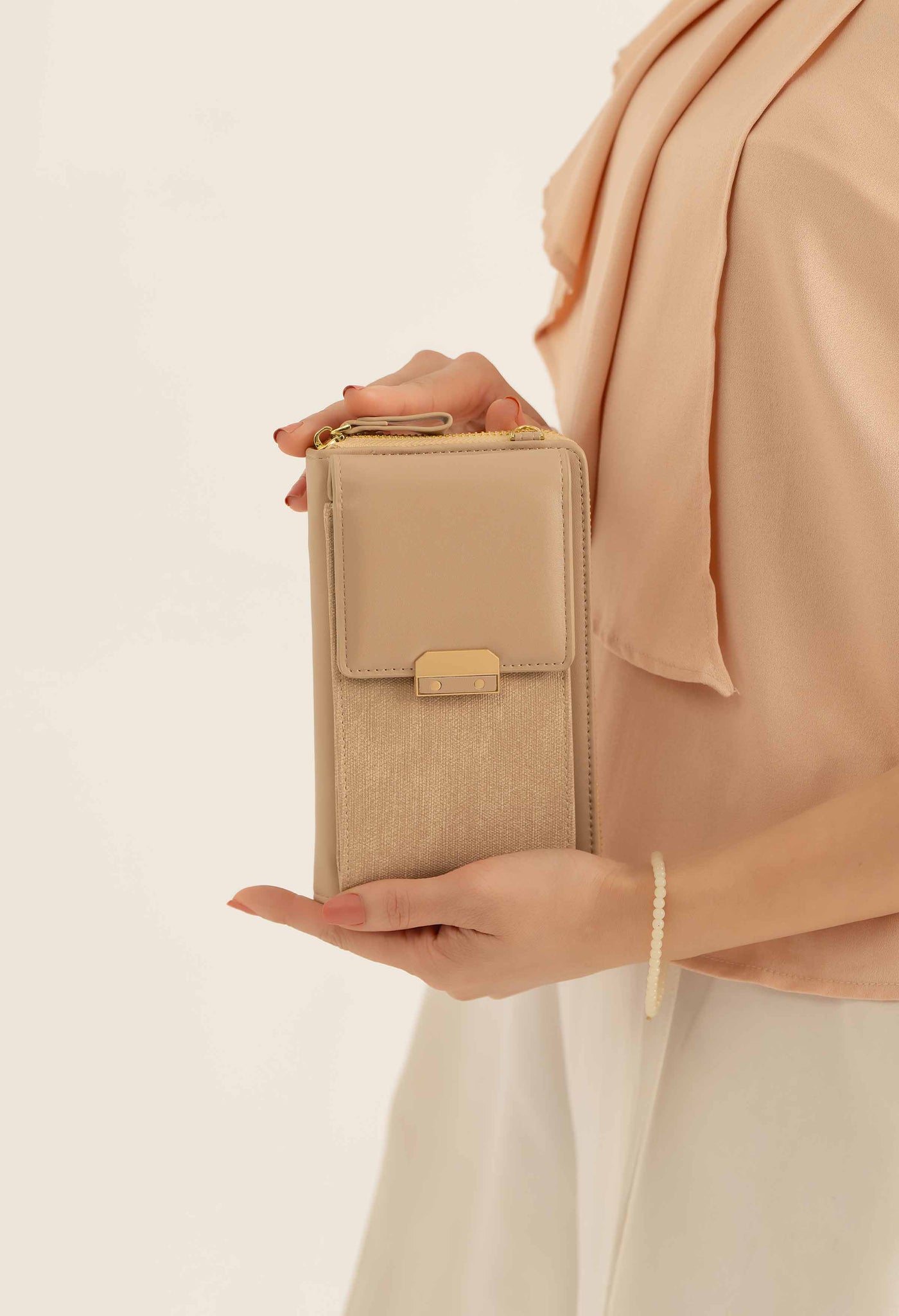 https://cdn.shopify.com/s/files/1/0534/2065/4791/files/000441372118-_2_e3bb3052-bb3e-480d-bd61-ef7c00b6fd06.jpg?v=1747385556