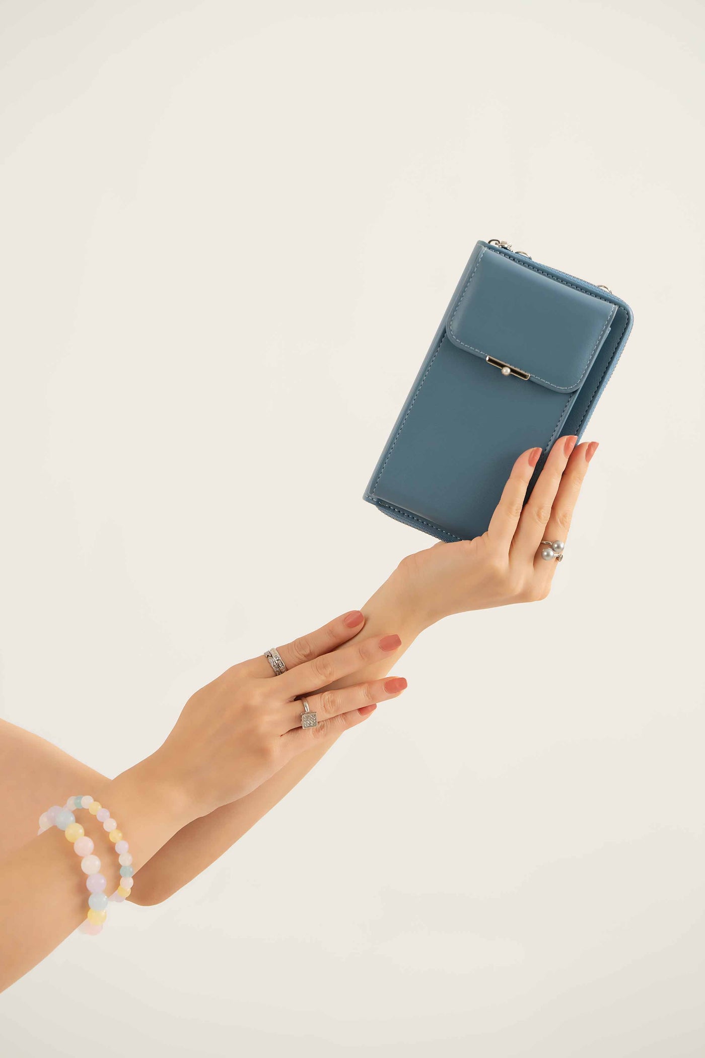 https://cdn.shopify.com/s/files/1/0534/2065/4791/files/000441402108-_1_beb742f7-09b7-497c-807b-f9a27ffb63ad.jpg?v=1747385548