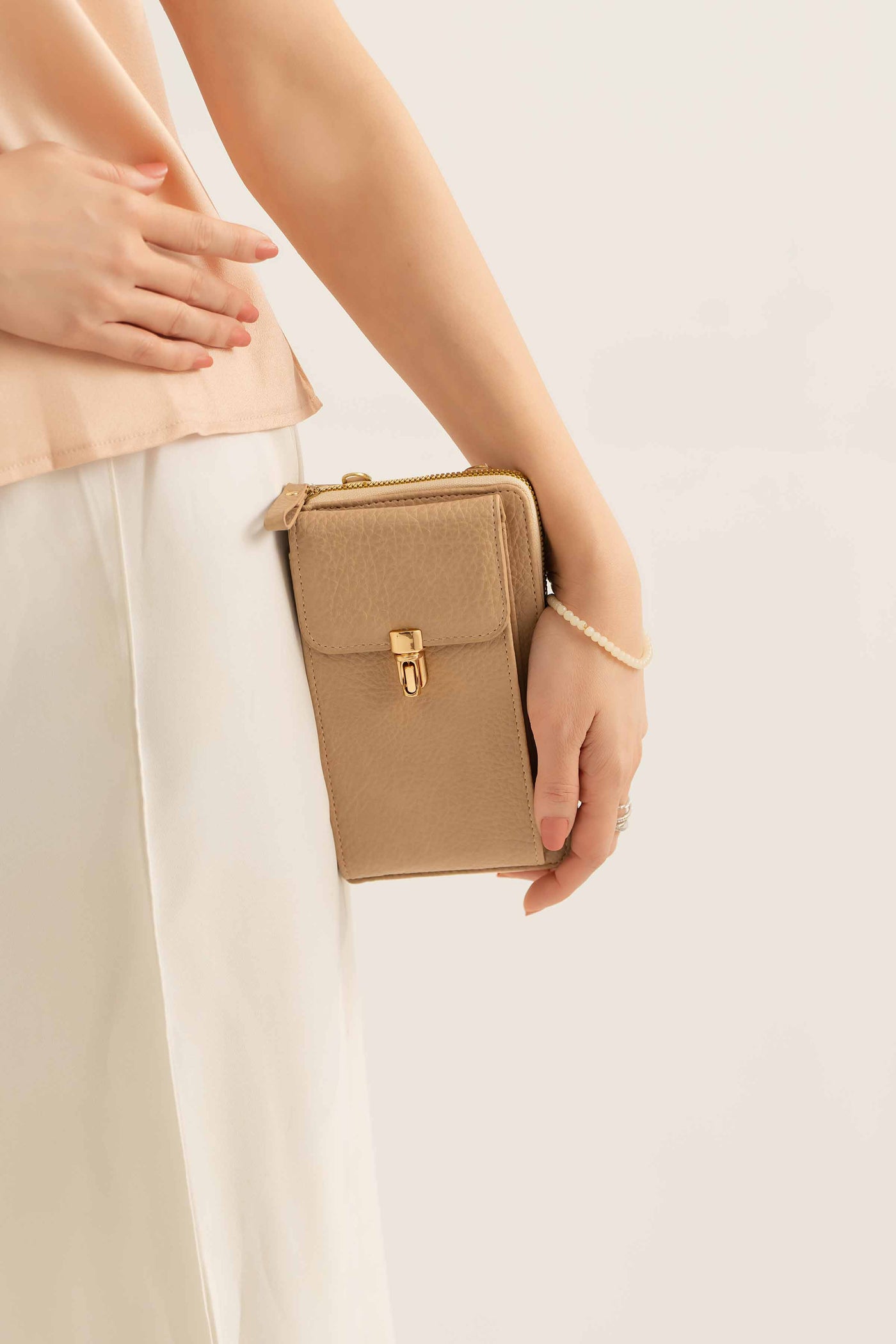 https://cdn.shopify.com/s/files/1/0534/2065/4791/files/000441412118-_3_2e11ed47-8b9c-47ab-913b-4695e986e28b.jpg?v=1747385558