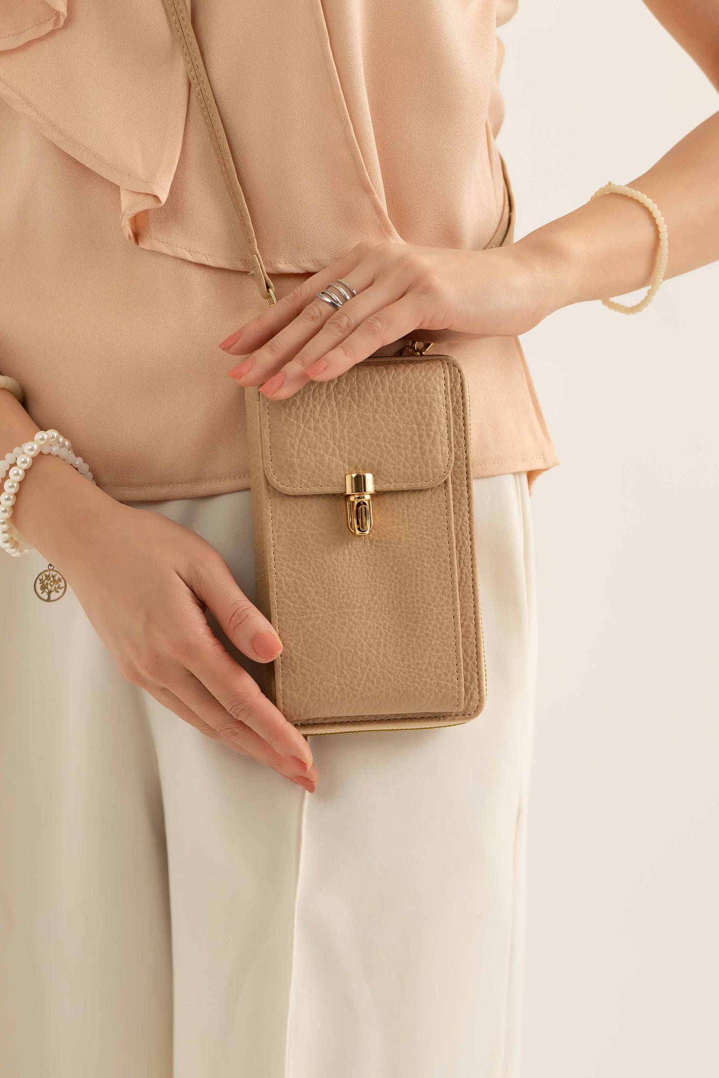 https://cdn.shopify.com/s/files/1/0534/2065/4791/files/000441412118-_4.jpg?v=1747385557