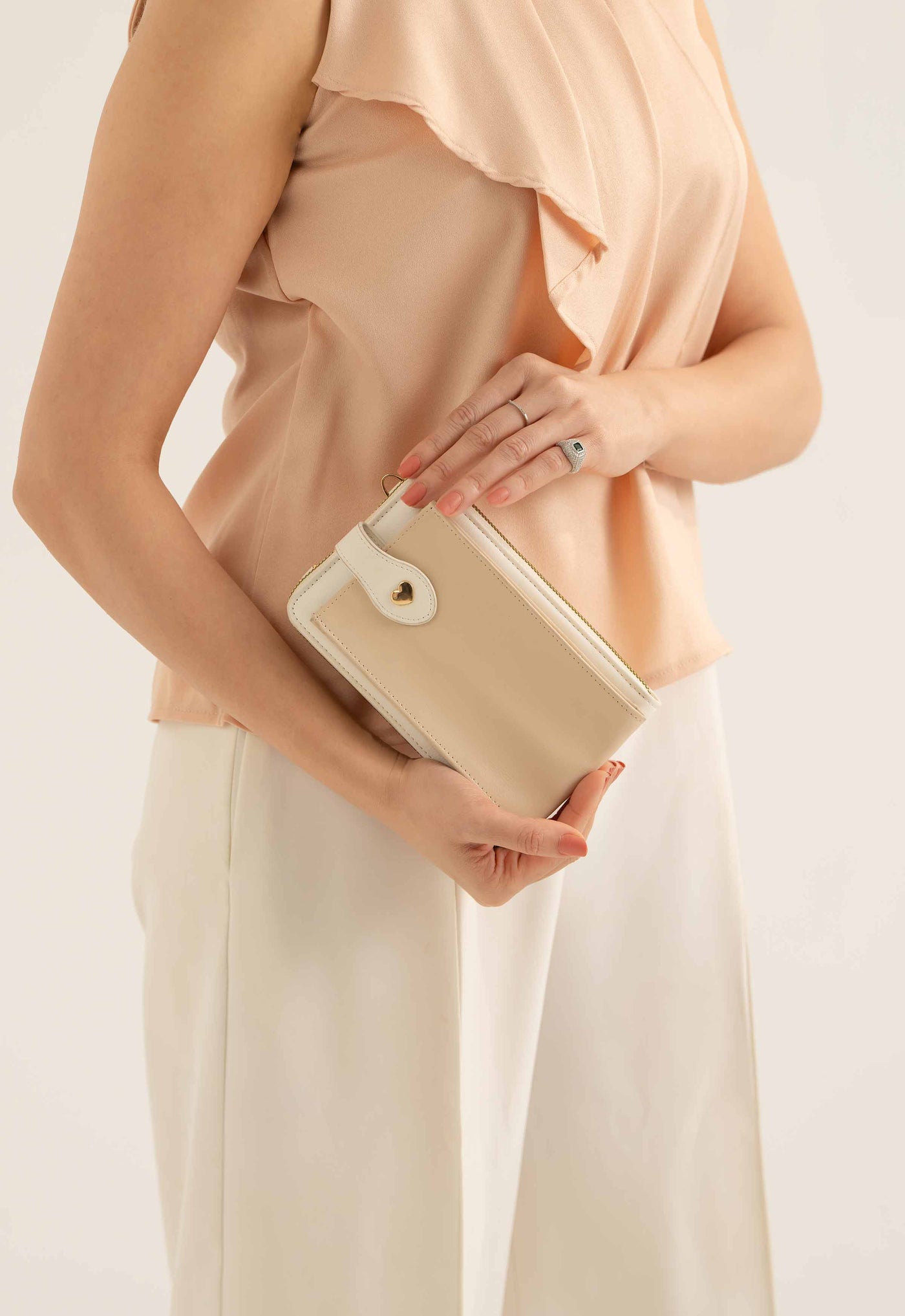 https://cdn.shopify.com/s/files/1/0534/2065/4791/files/000441422112-_3_068bde79-4fe7-48c2-bcb4-283b27c94617.jpg?v=1747385542
