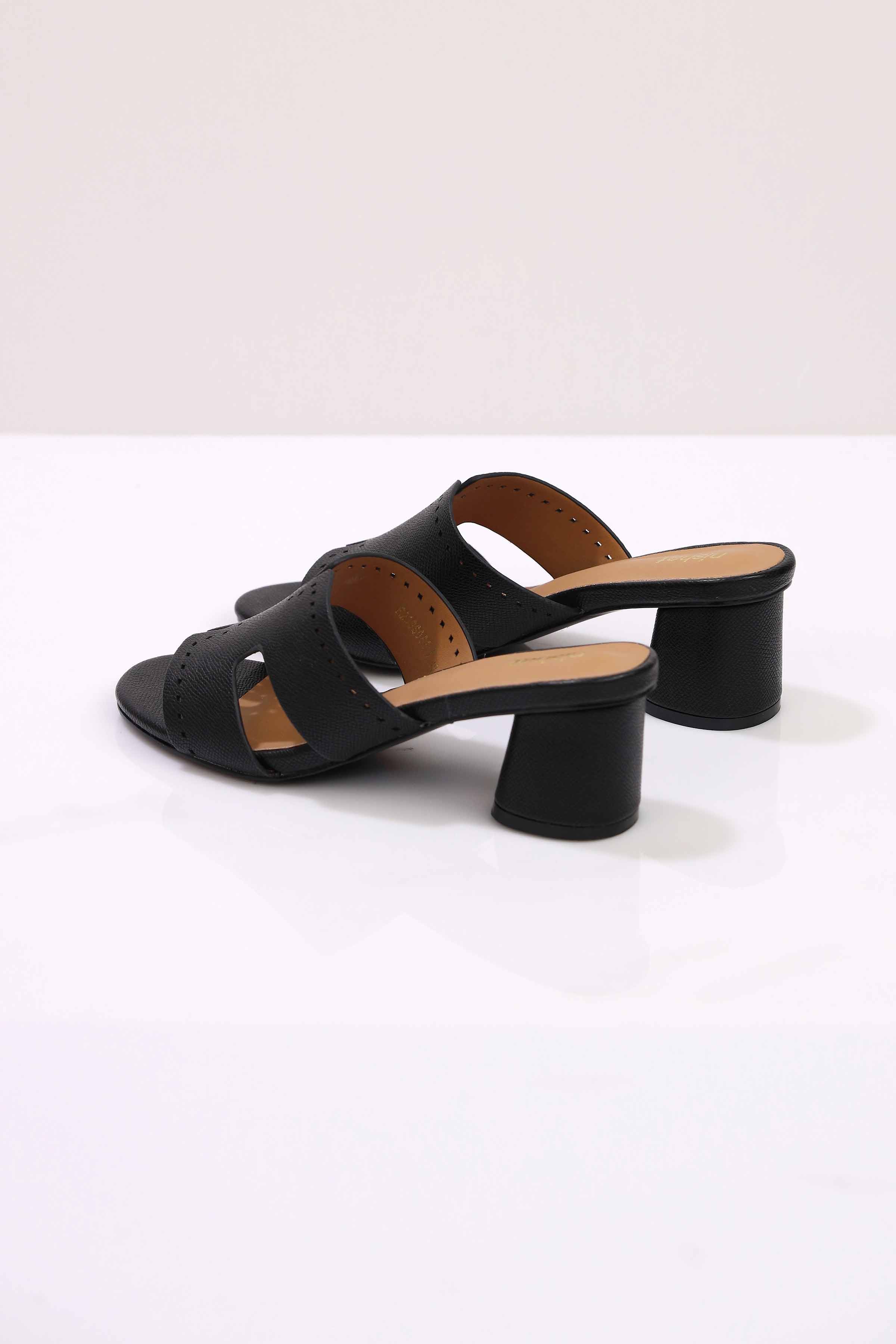 Black Wedge-443082903