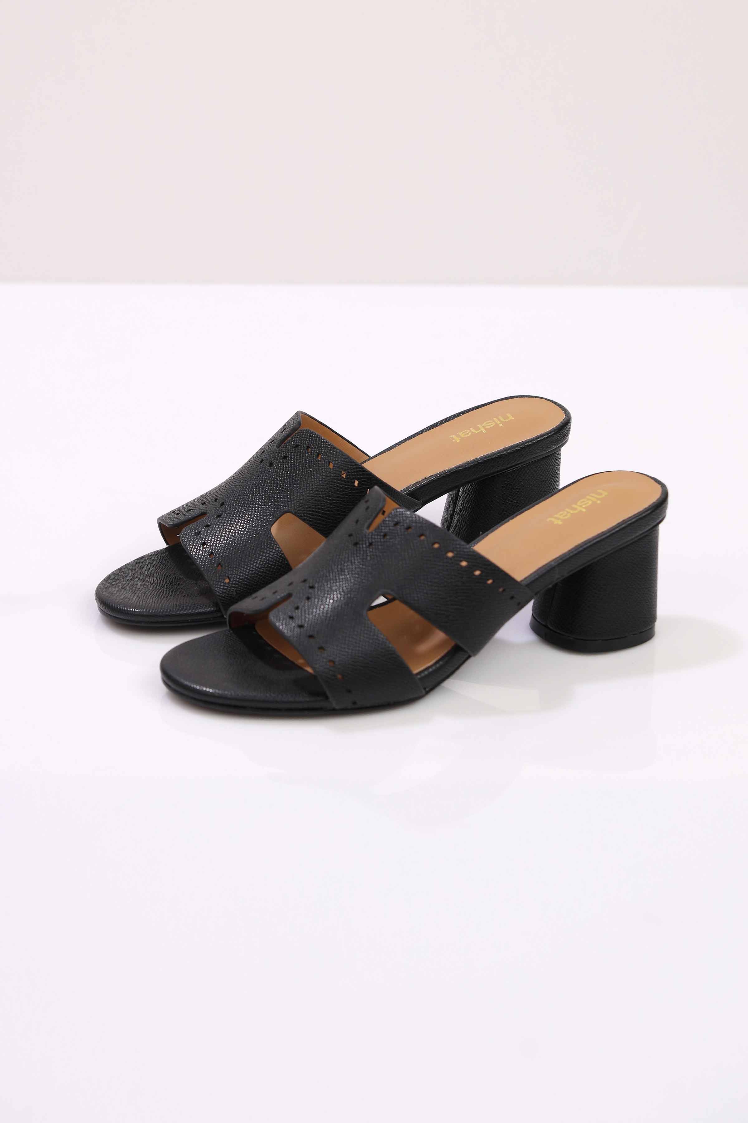 Black Wedge-443082903