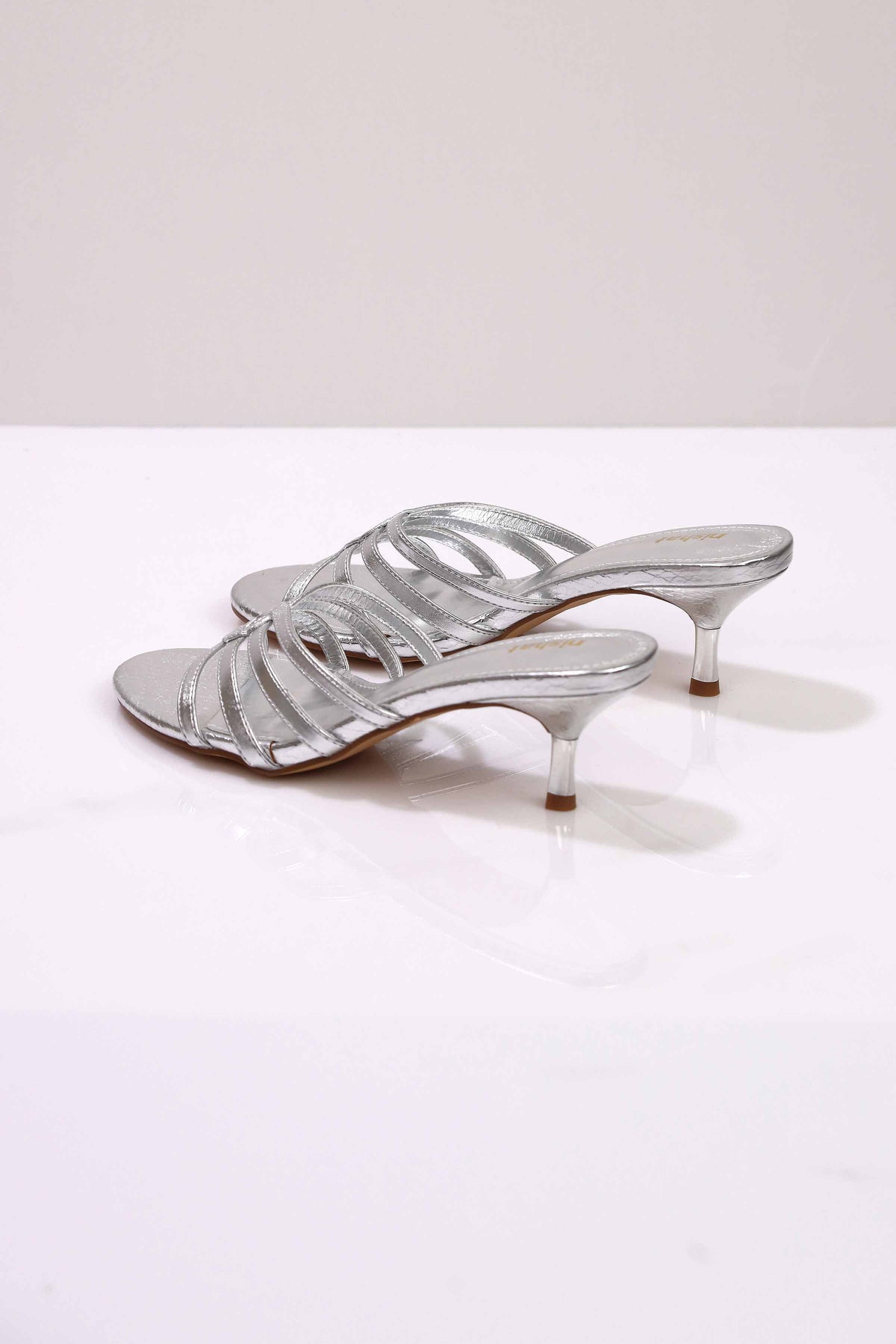 Silver Heels-443152920