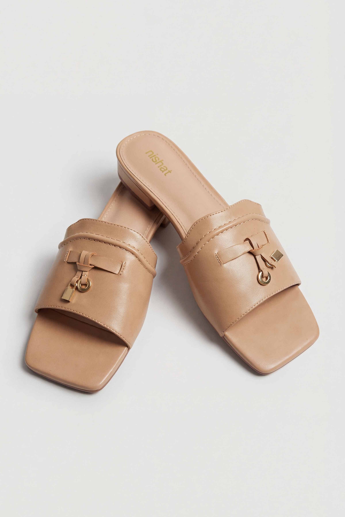 Beige Chappal-445182918