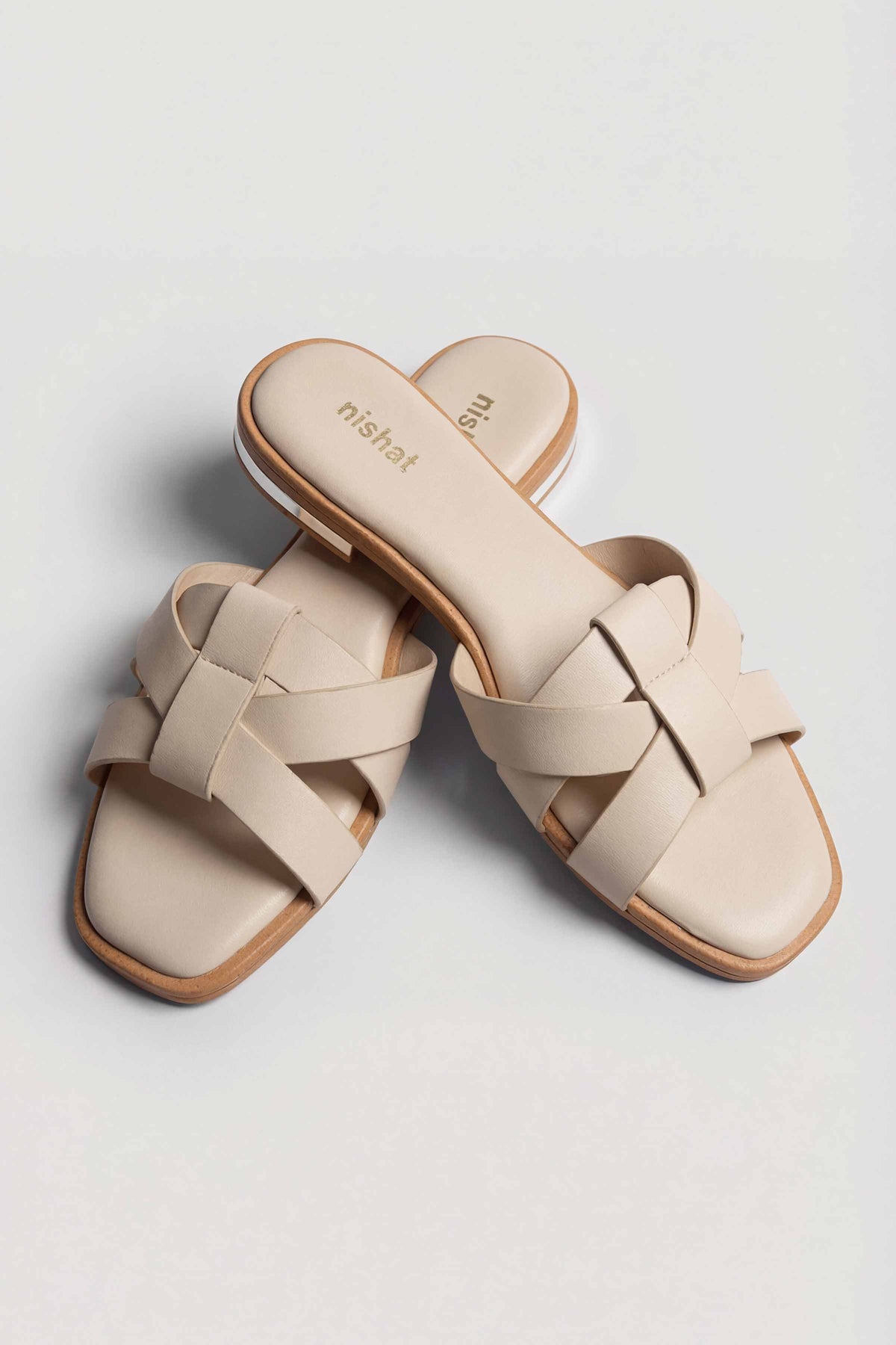 White Chappal-445202912