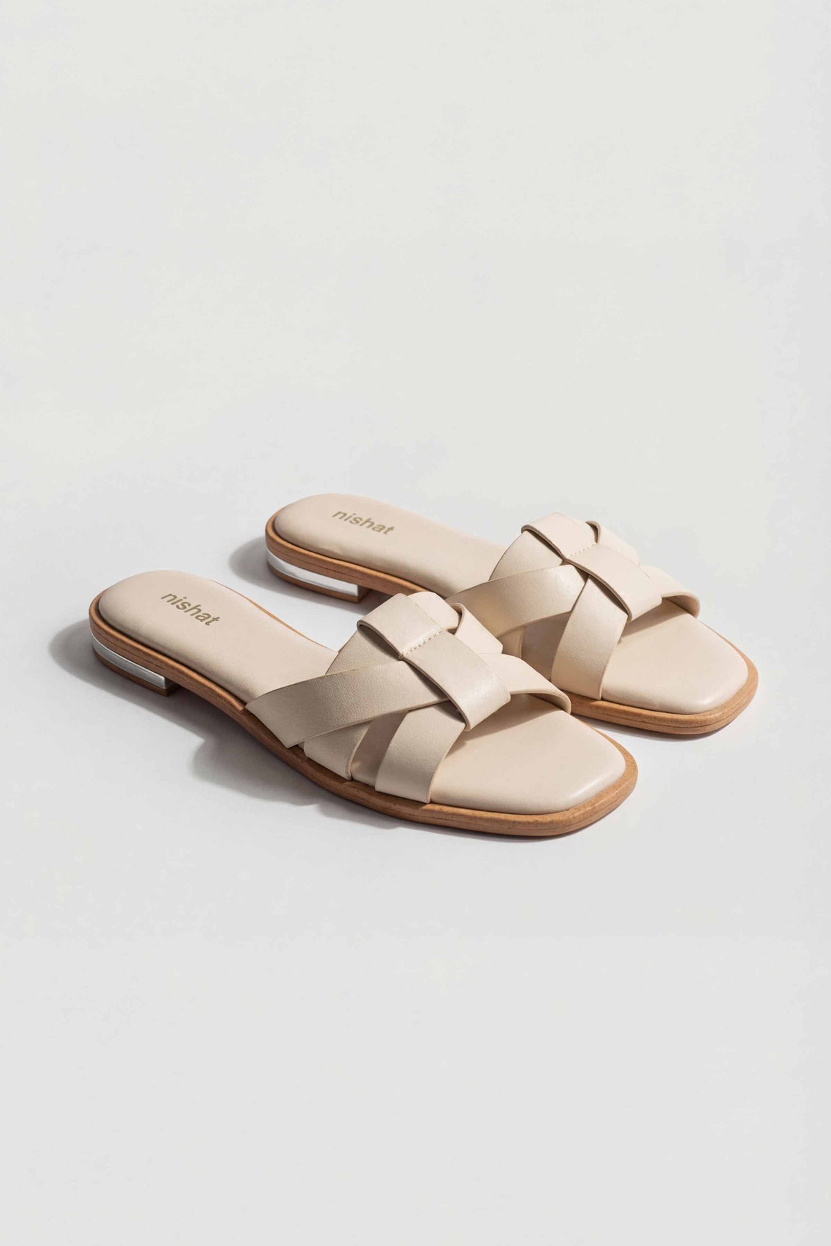 White Chappal-445202912
