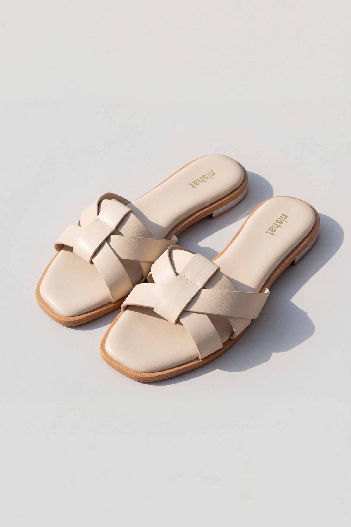 White Chappal-445202912