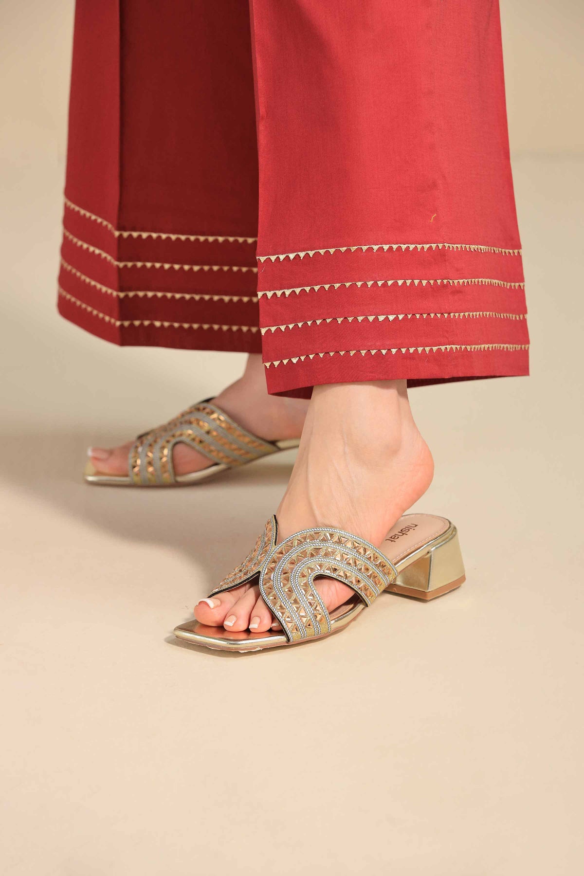 Gold Chappal-445282919
