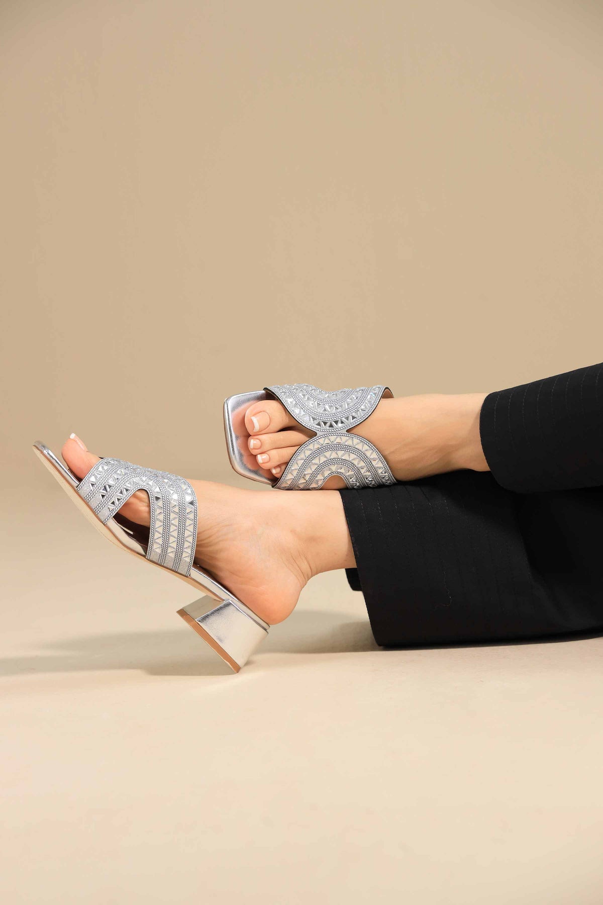 Silver Chappal-445282920
