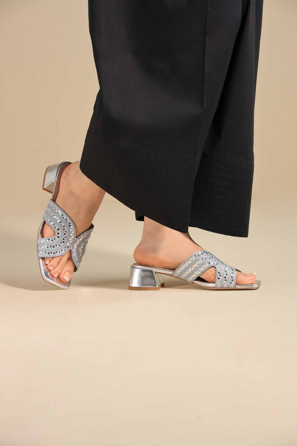 Silver Chappal-445282920