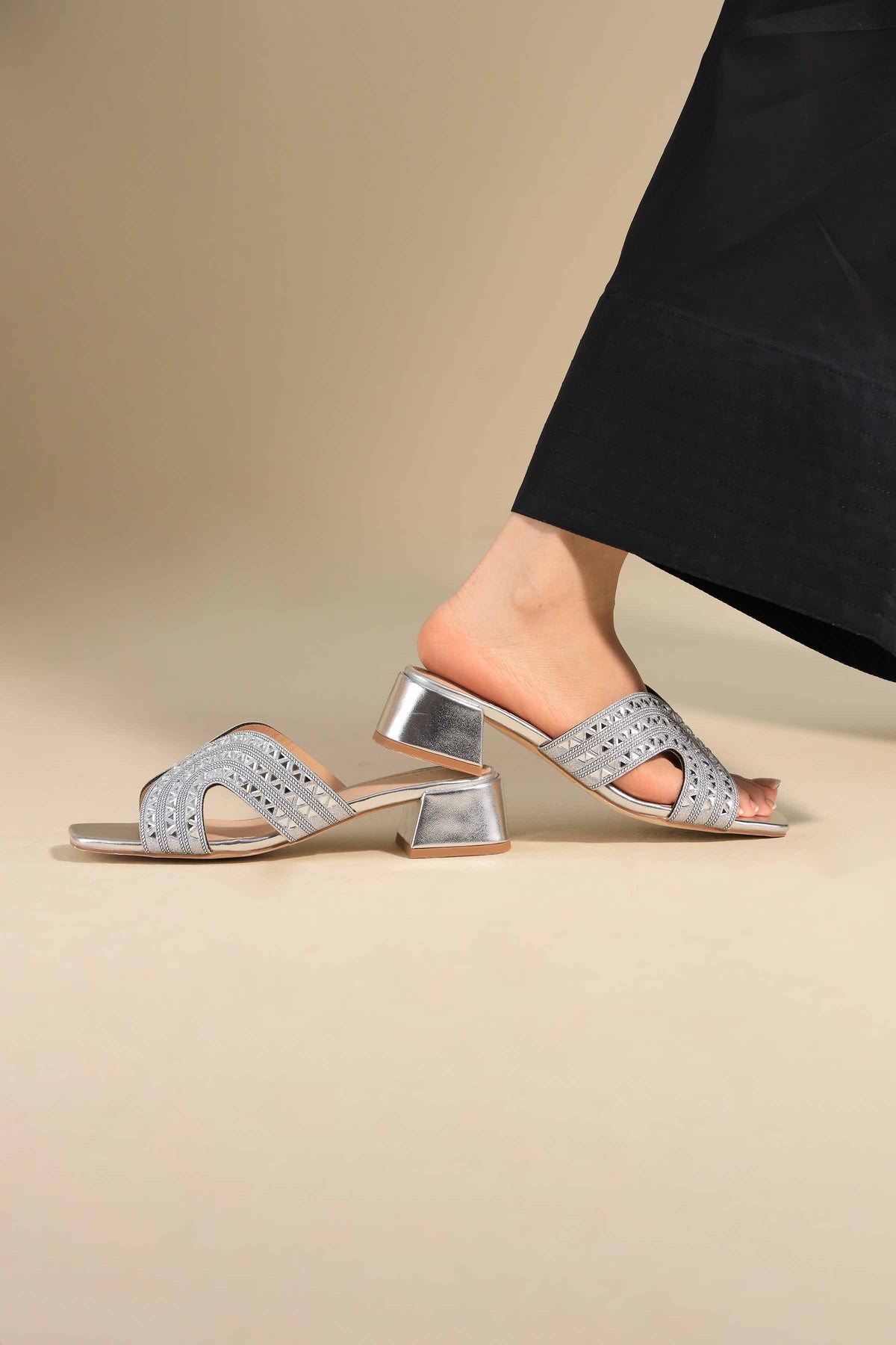 Silver Chappal-445282920