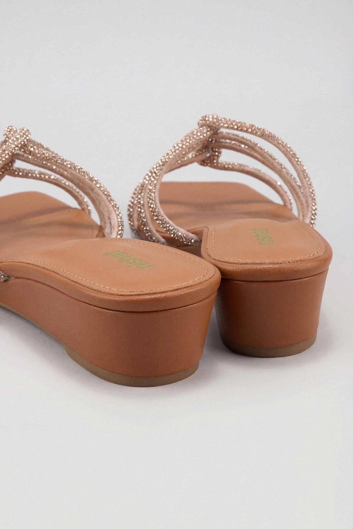 Camel Wedges-445312929