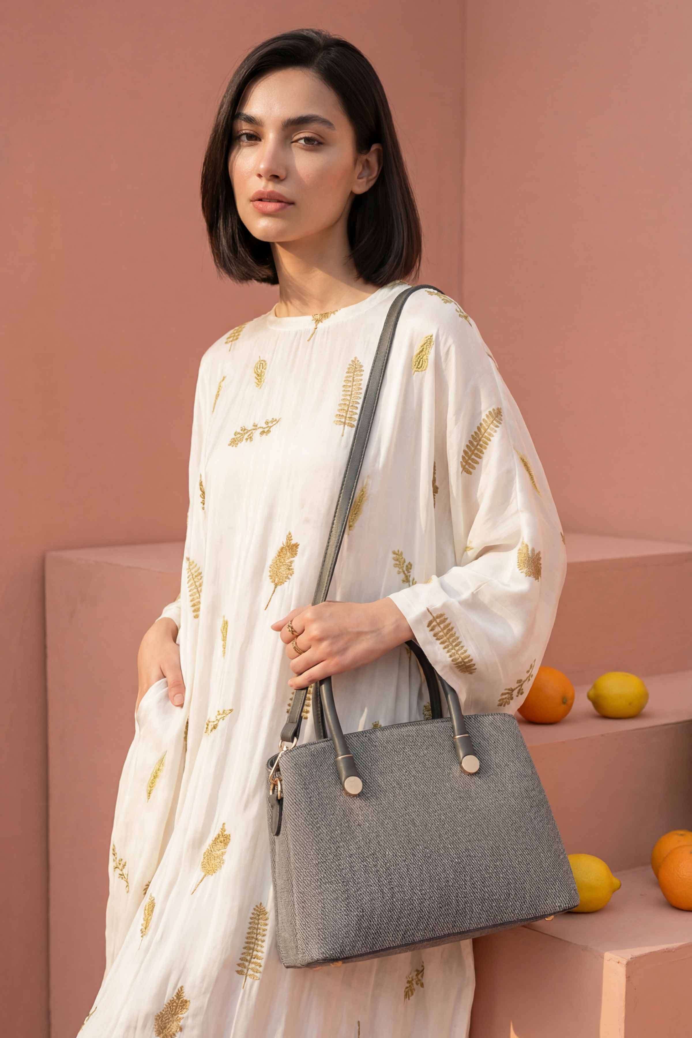 https://cdn.shopify.com/s/files/1/0534/2065/4791/files/000445522111_2.jpg?v=1770877510