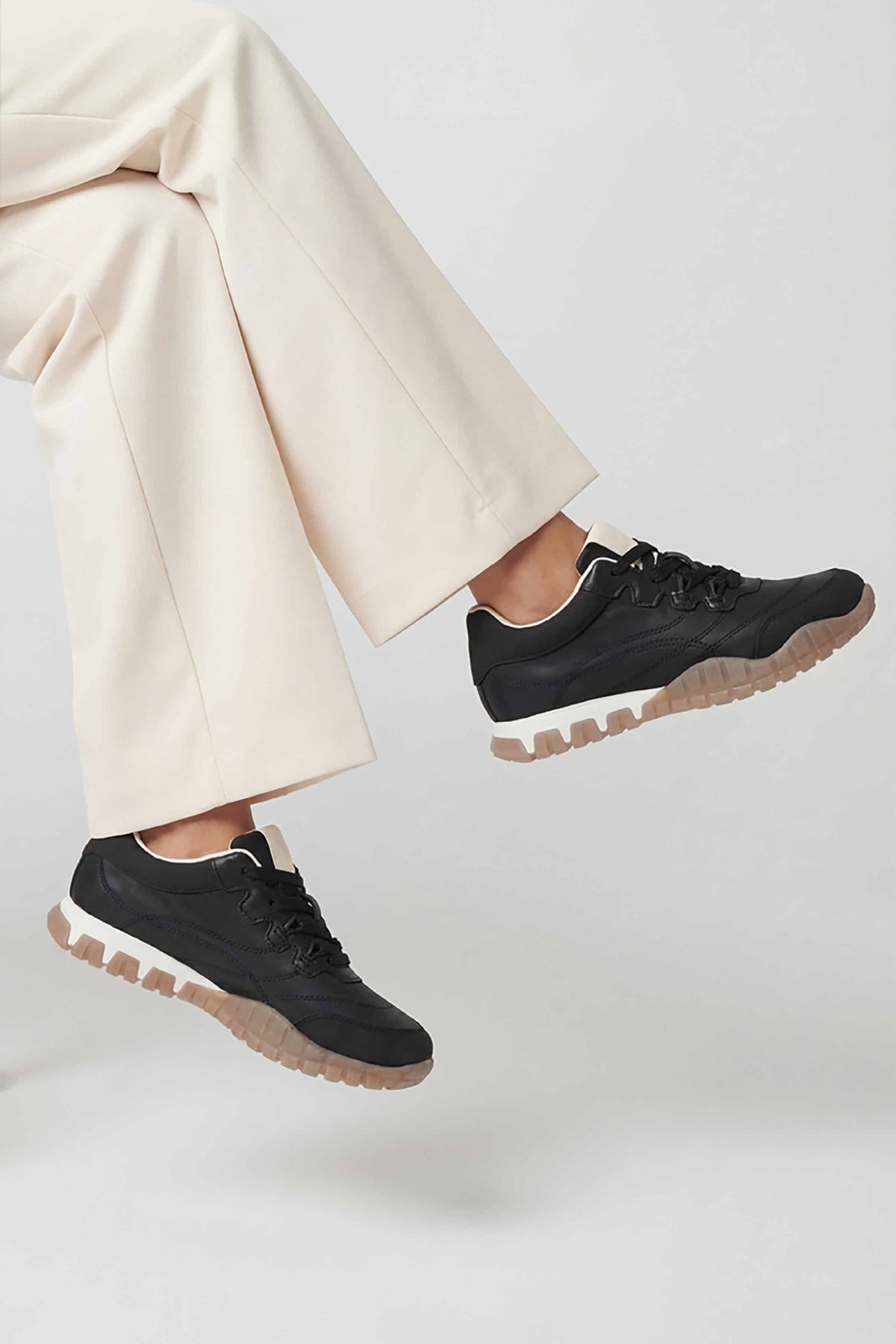 Black Canvas-449252903