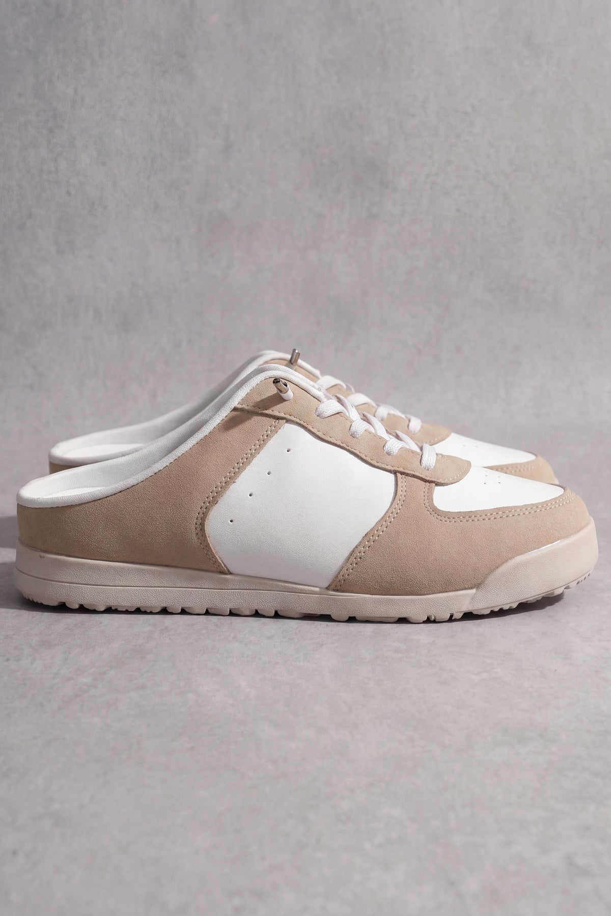 Camel Canvas-449452929