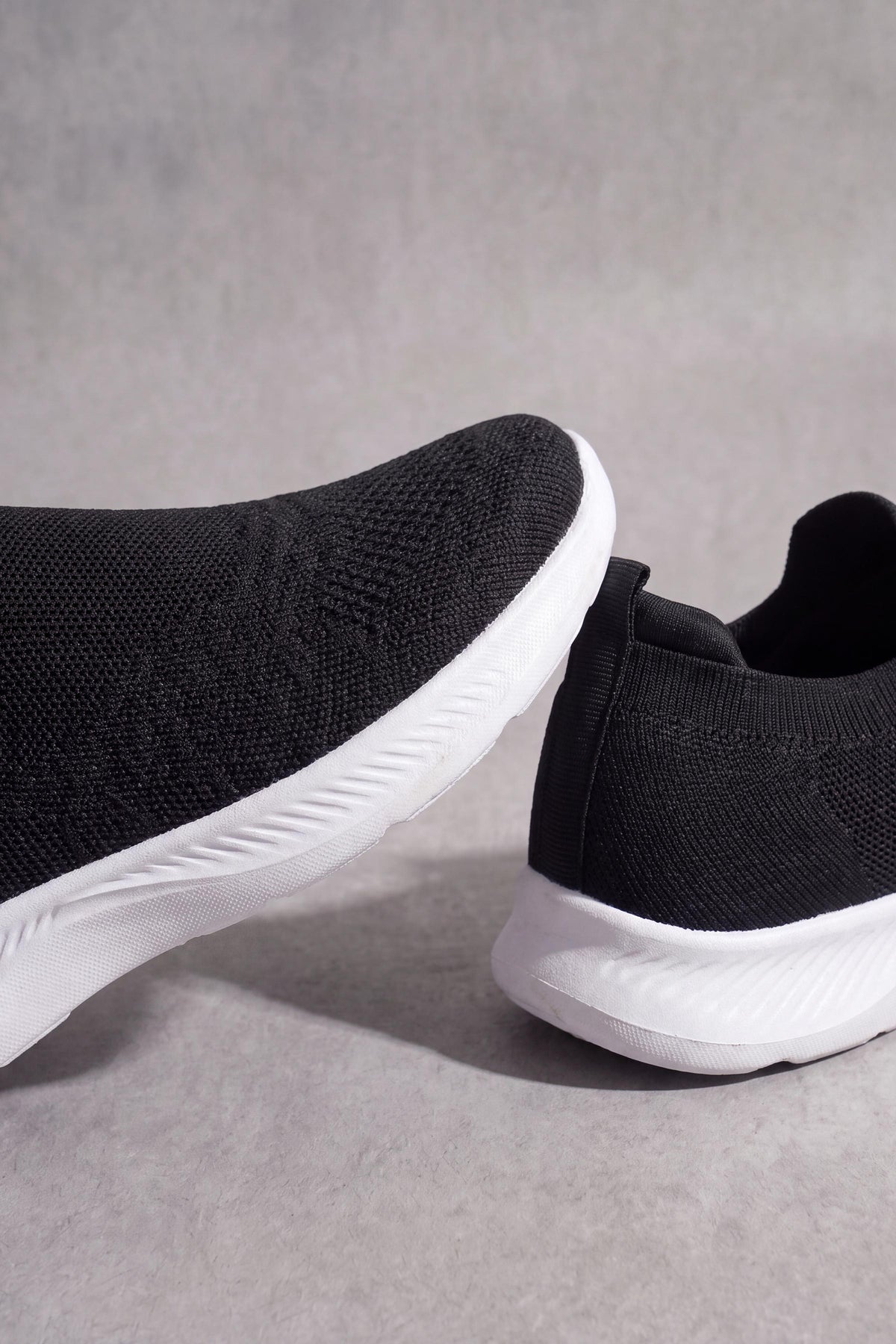 Black Canvas-449552903