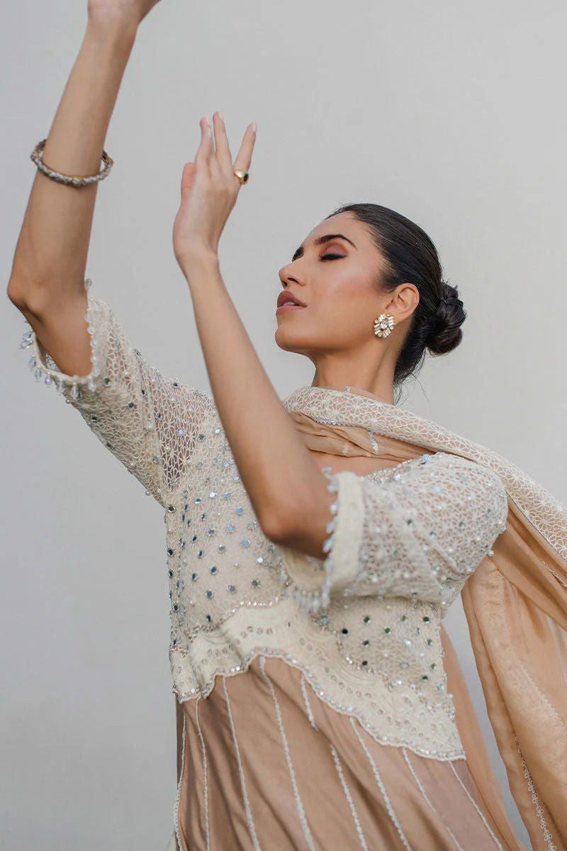 https://www.amnaarshad.pk/images/thumbs/0004533_nooray-shirt-and-dupatta.jpeg