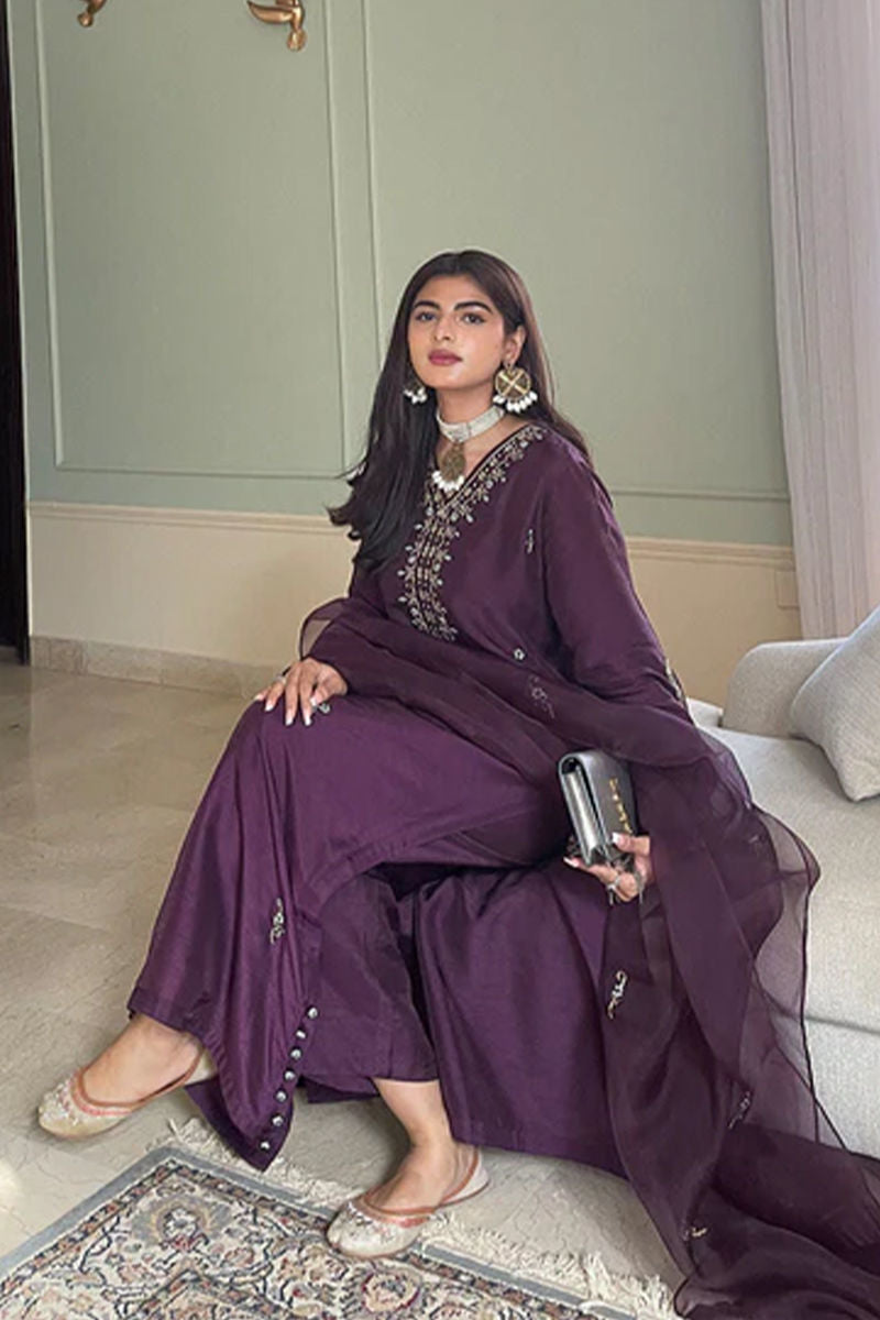 https://www.amnaarshad.pk/images/thumbs/0004736_suneela.jpeg