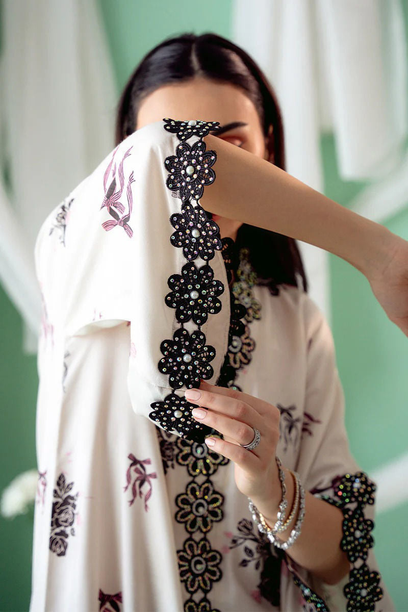 https://www.amnaarshad.pk/images/thumbs/0004951_bowey-kaftan.jpeg