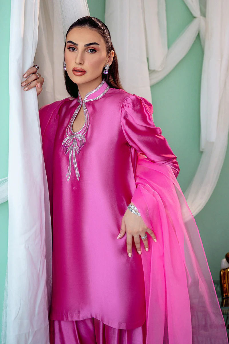 https://www.amnaarshad.pk/images/thumbs/0005001_gogo-shirt-and-pants.jpeg
