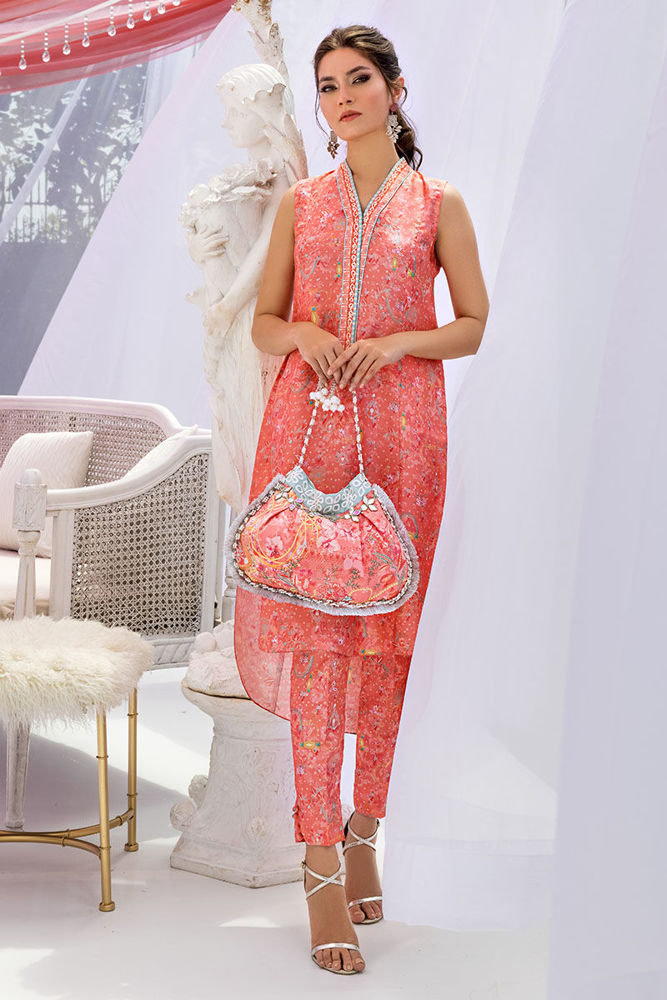 Seraphine with Modern Styling | Ansab Jahangir