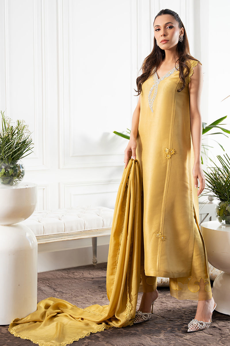 https://www.amnaarshad.pk/images/thumbs/0006526_syra-style-diaries.jpeg