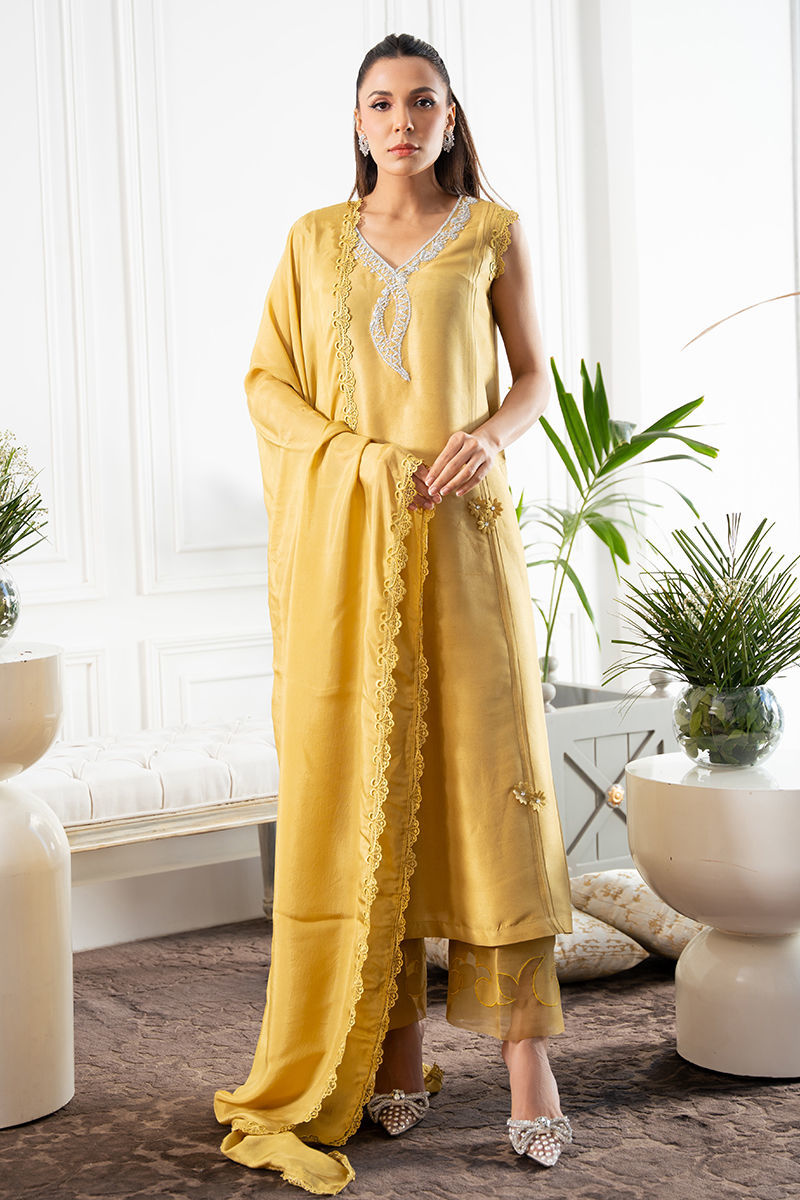 https://www.amnaarshad.pk/images/thumbs/0006527_syra-style-diaries.jpeg