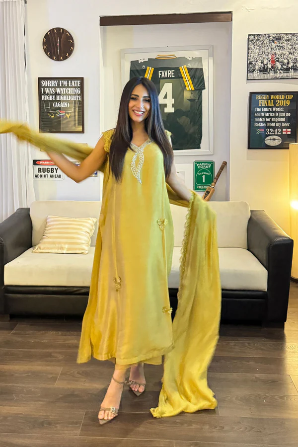 https://www.amnaarshad.pk/images/thumbs/0006535_syra-style-diaries.png