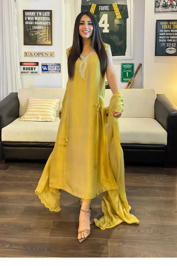 https://www.amnaarshad.pk/images/thumbs/0006538_syra-style-diaries.png
