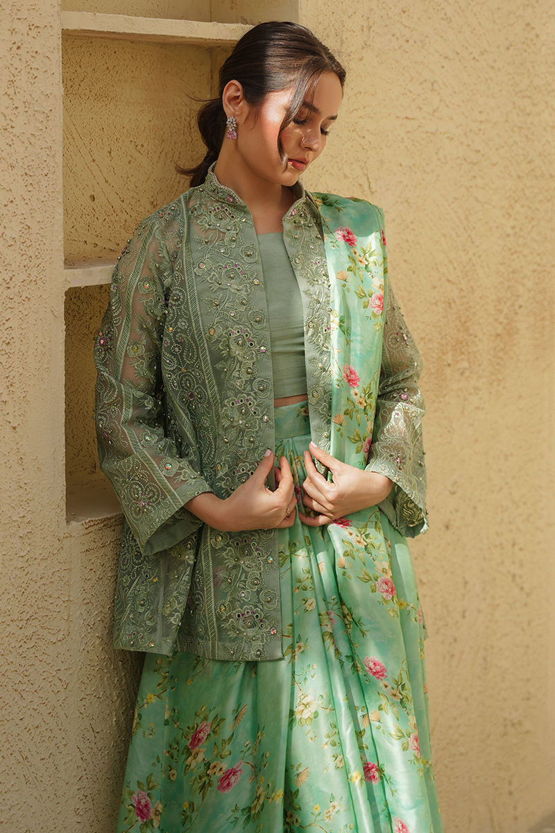 https://www.amnaarshad.pk/images/thumbs/0006705_samiya-jacket-blouse-and-drape.jpeg