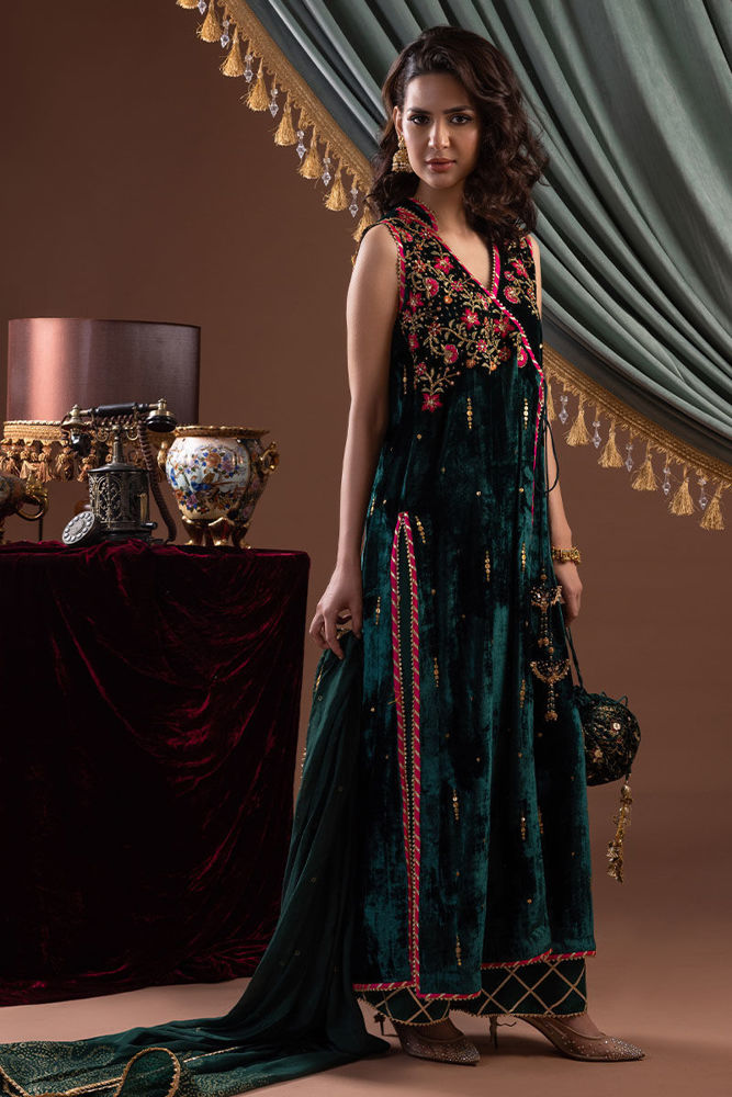 Freya with Timeless Appeal | Ansab Jahangir